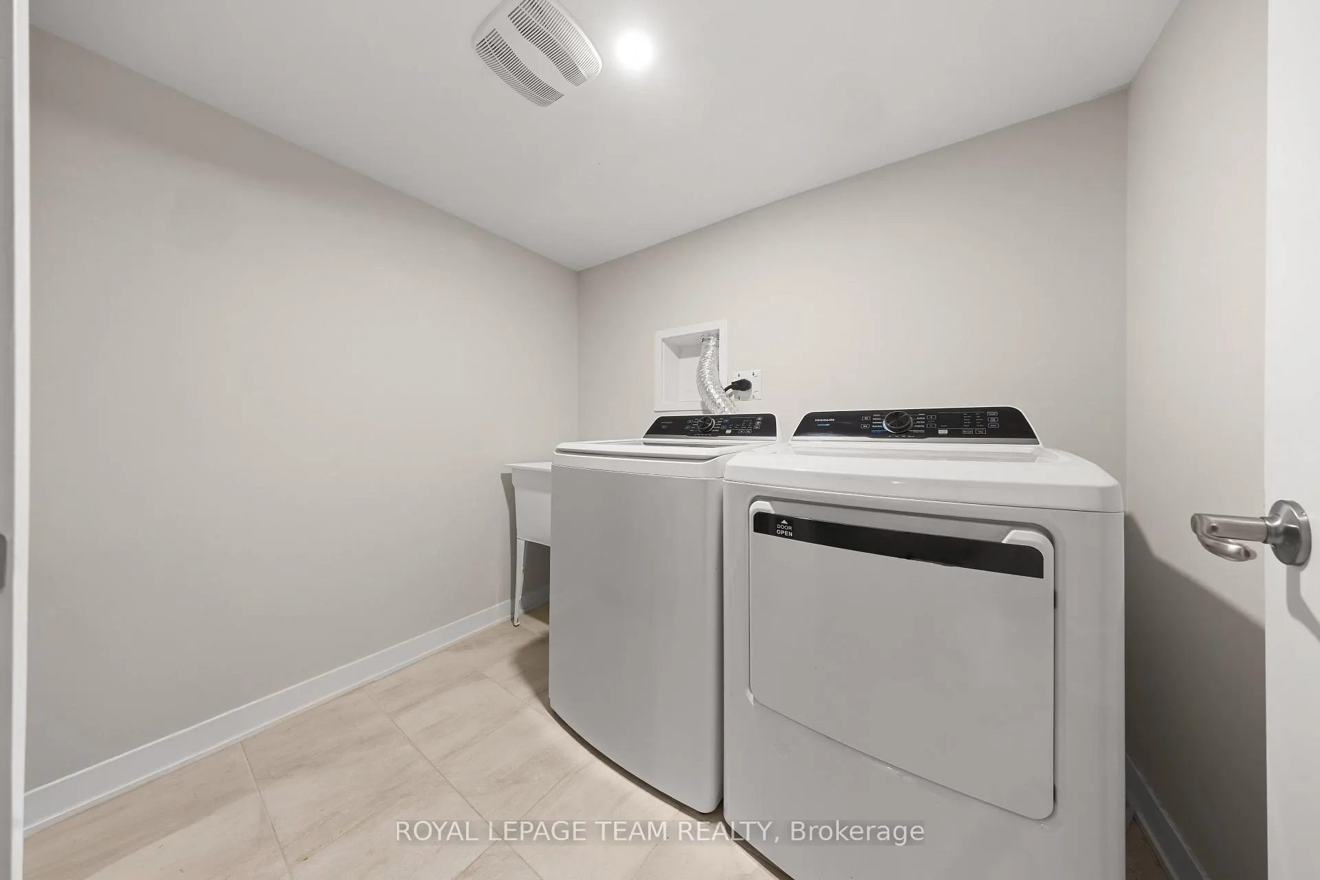Photo 17 of 314 Lillian Freiman Private, Ottawa, Barrhaven - Half Moon Bay — HOMEH