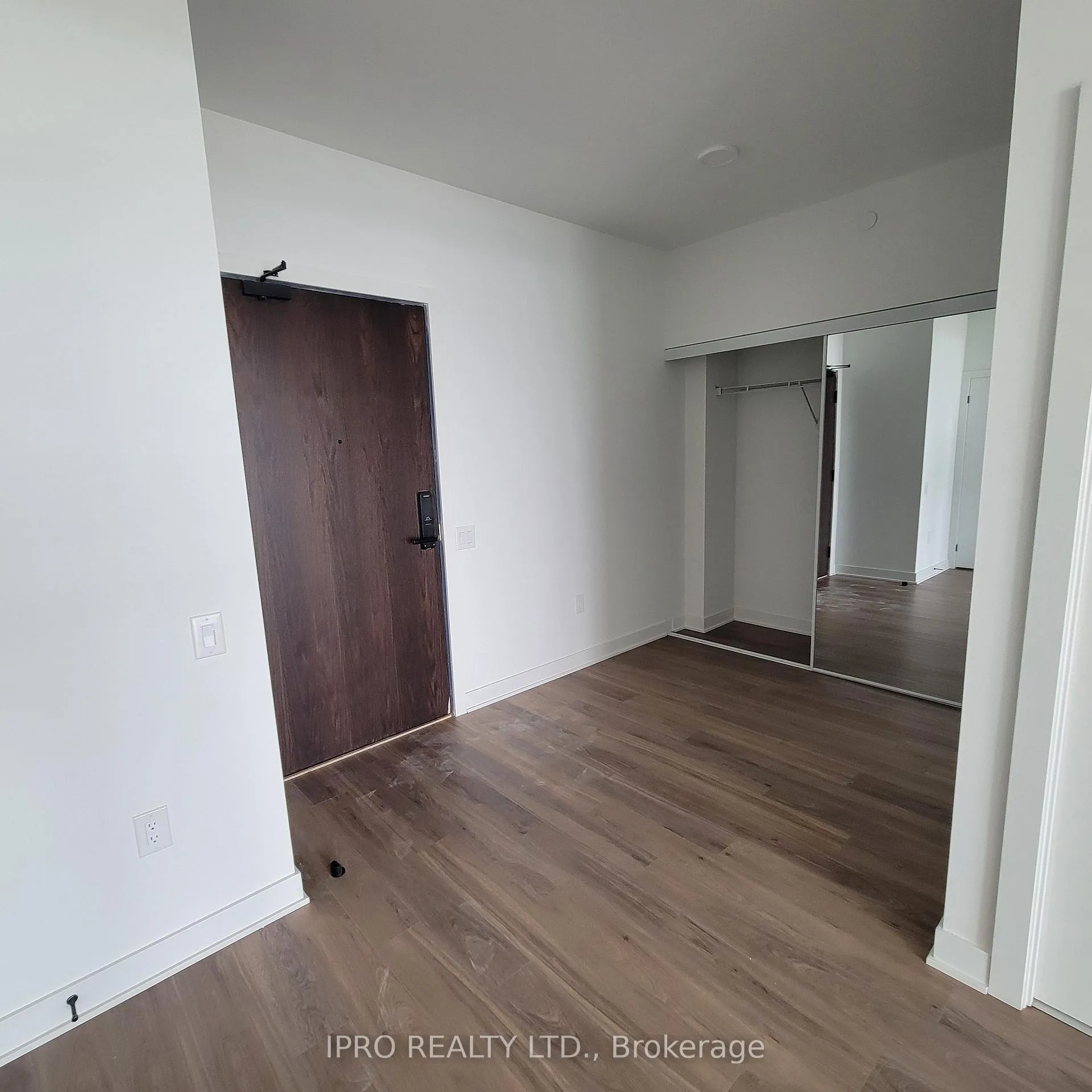 Photo 3 of Unit 1412, 2782 Barton Street, Hamilton, Riverdale — HOMEH