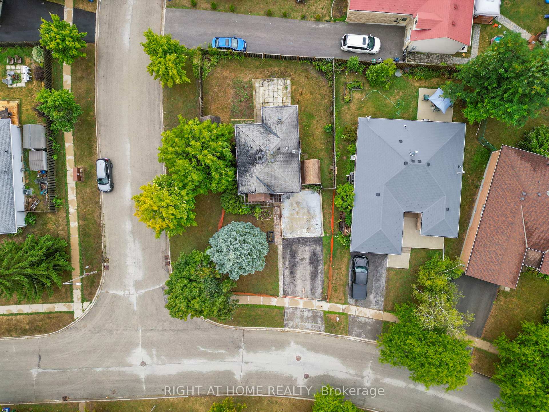 Photo 7 of 14 Barre Drive, Barrie, Painswick North — HOMEH