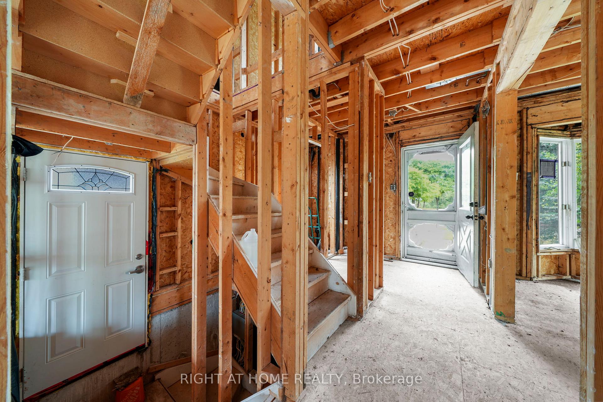 Photo 9 of 14 Barre Drive, Barrie, Painswick North — HOMEH