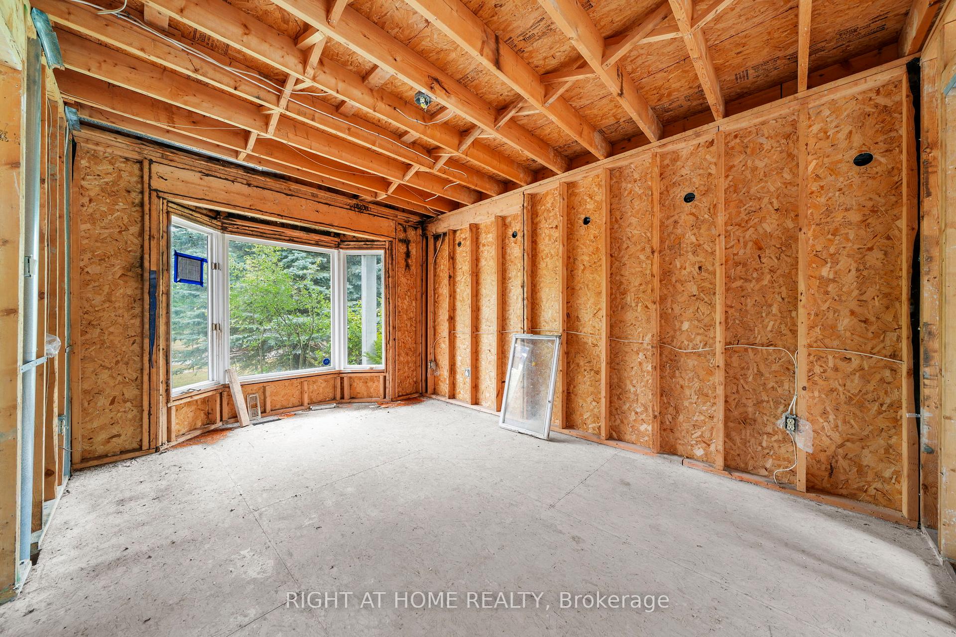 Photo 10 of 14 Barre Drive, Barrie, Painswick North — HOMEH