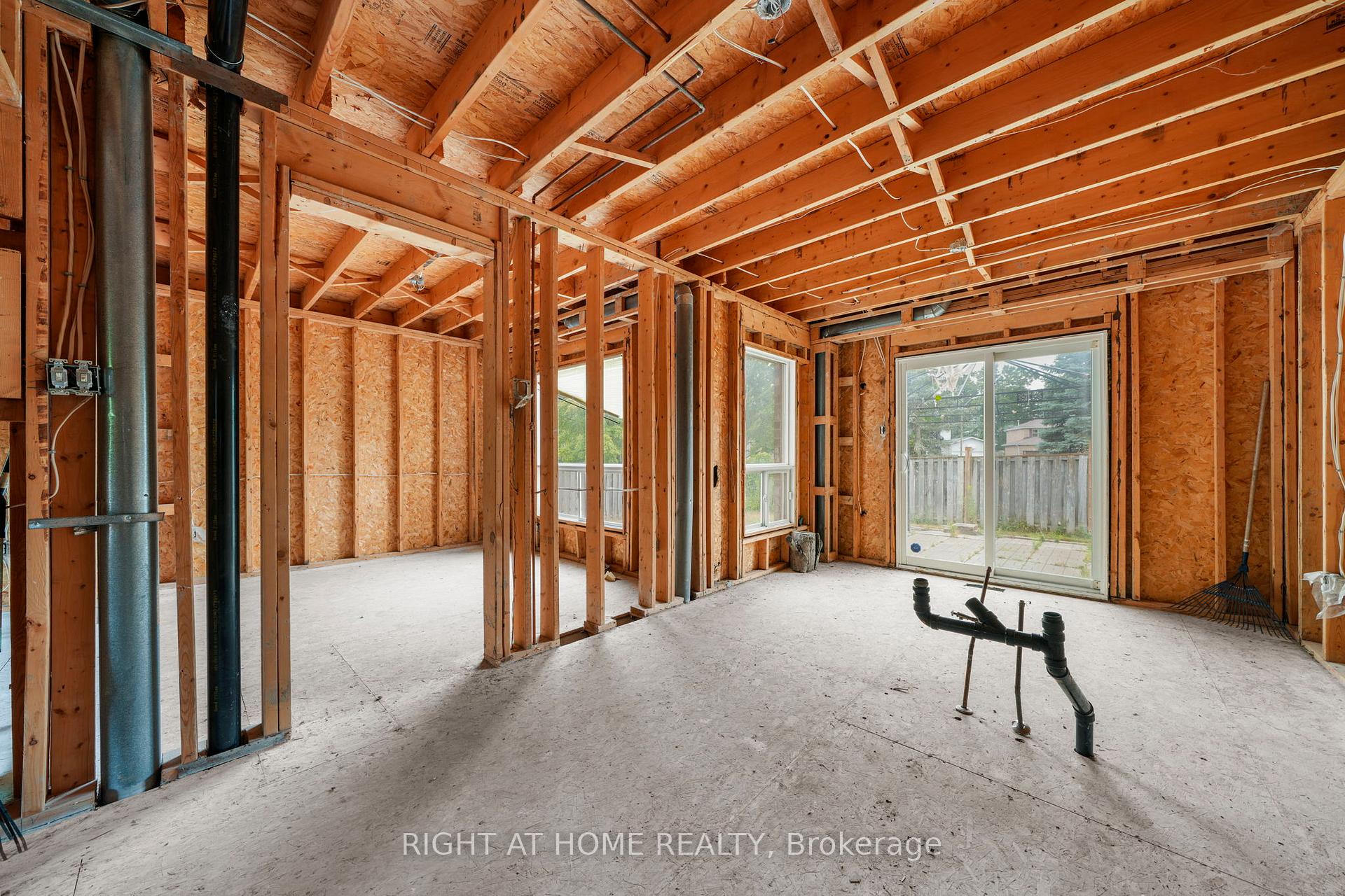 Photo 12 of 14 Barre Drive, Barrie, Painswick North — HOMEH
