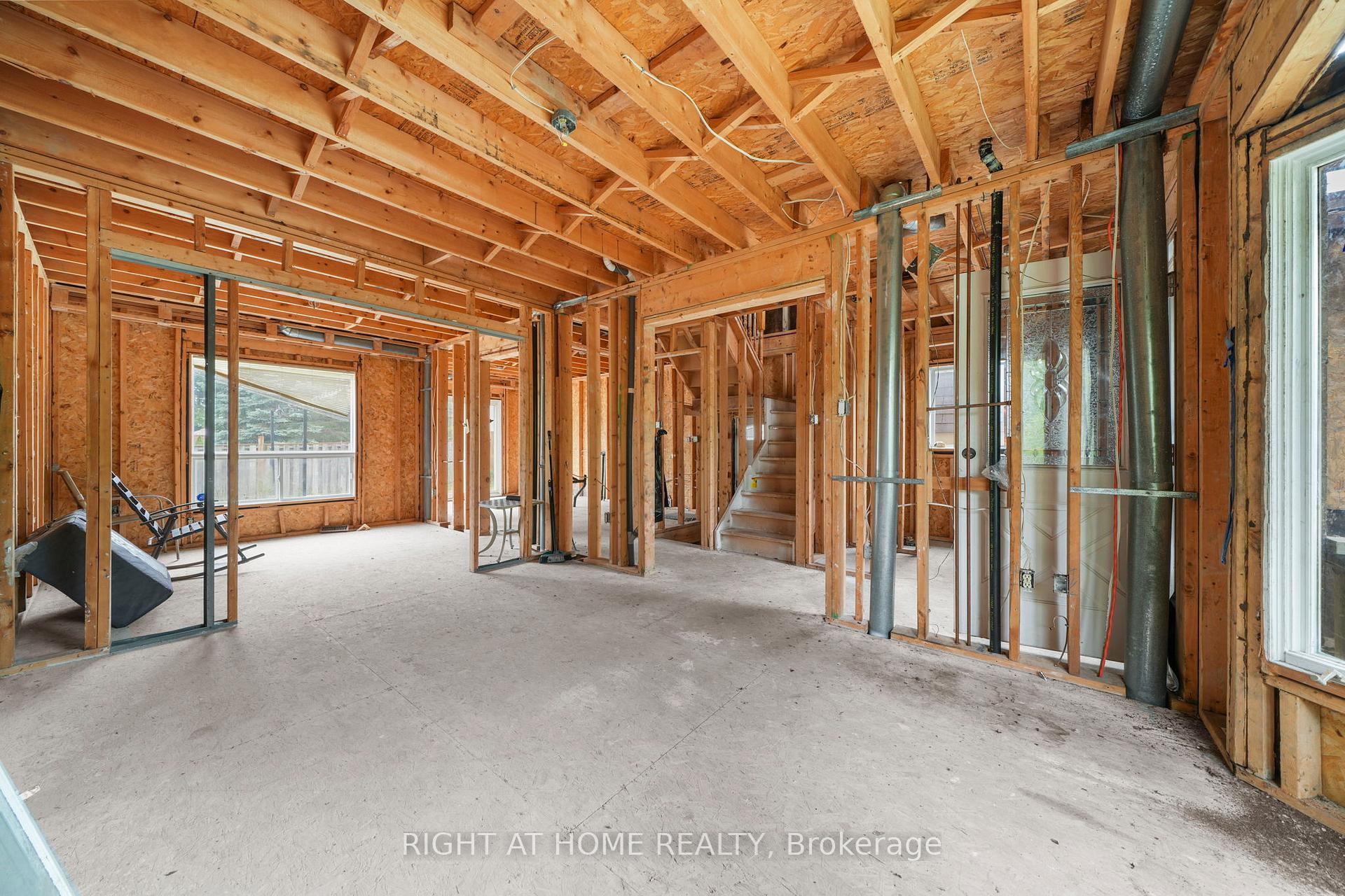 Photo 13 of 14 Barre Drive, Barrie, Painswick North — HOMEH