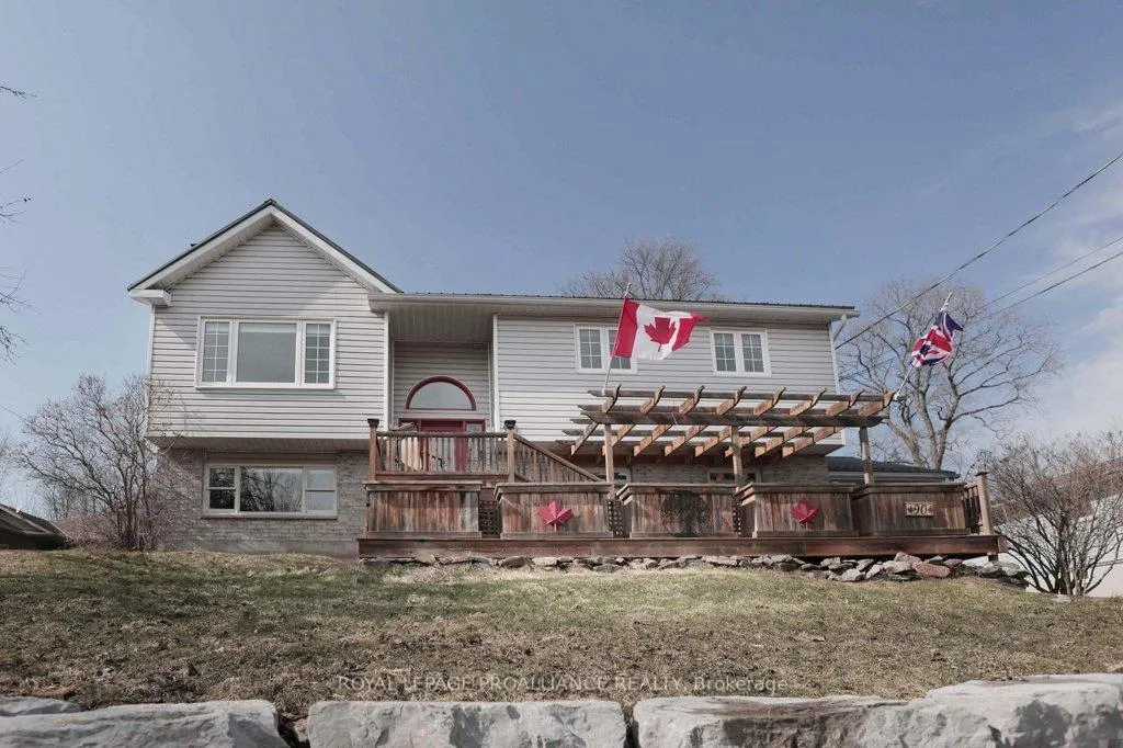 Front of 90 Livingstone Avenue W