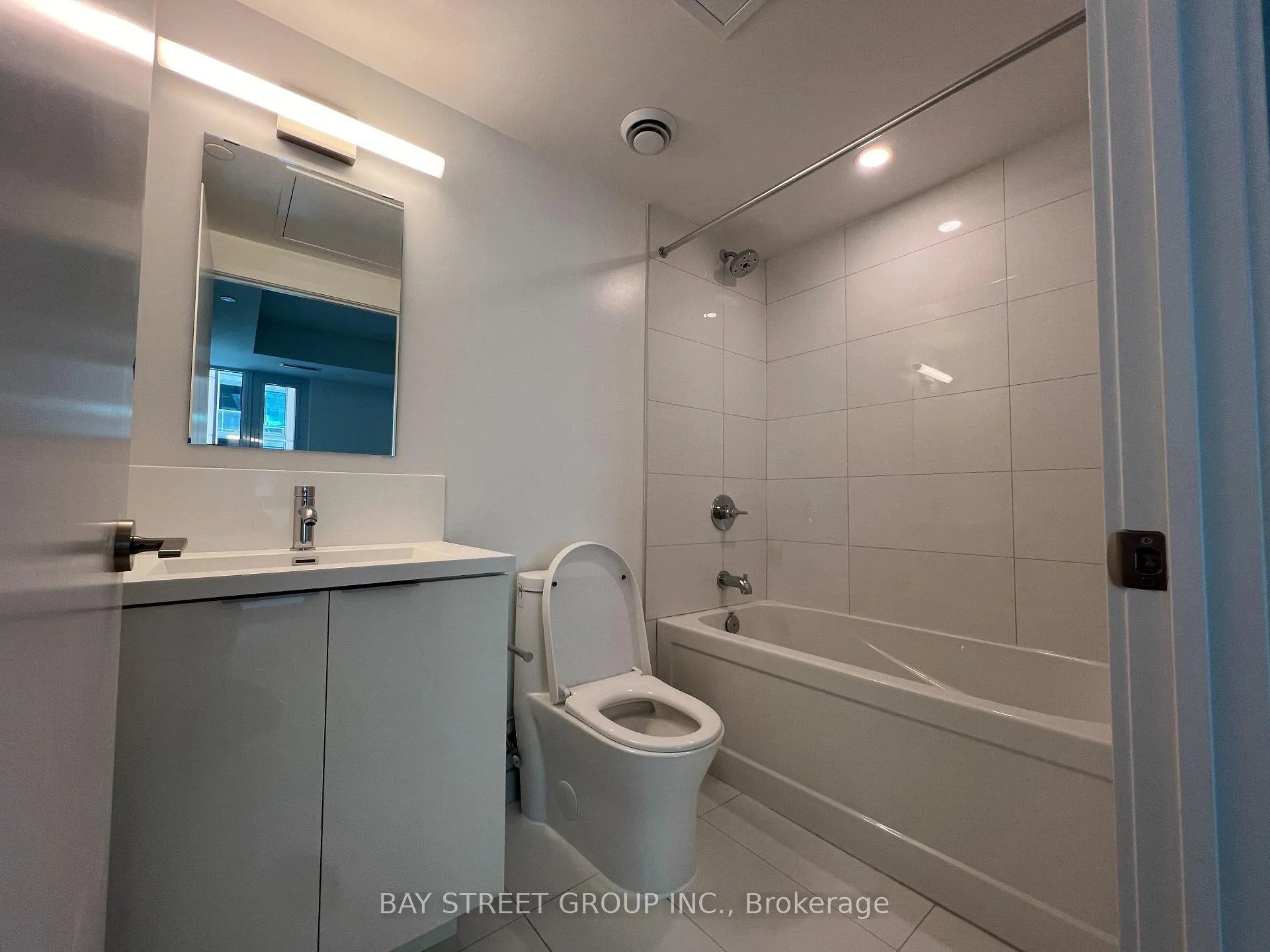 Photo 6 of Unit 2720, 230 Simcoe Street, Toronto, Kensington-Chinatown — HOMEH