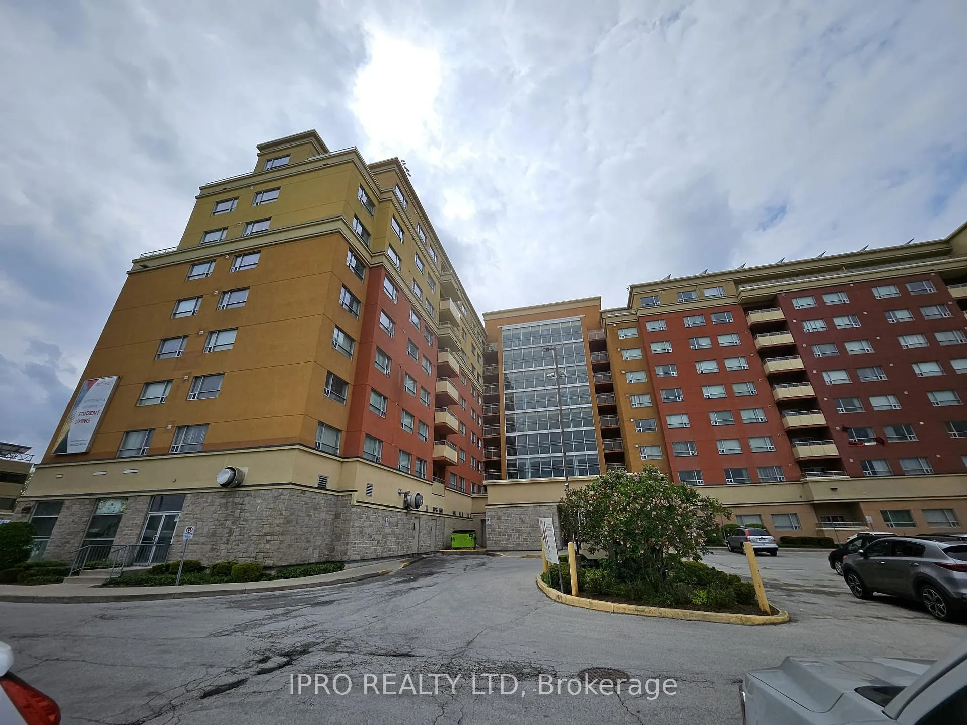 Front of Unit 905-A, 1686 Main Street