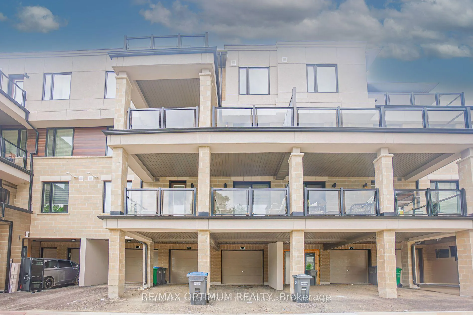 Photo 1 of Unit 11, 20 Knotsberry Circle, Brampton, Bram West — HOMEH