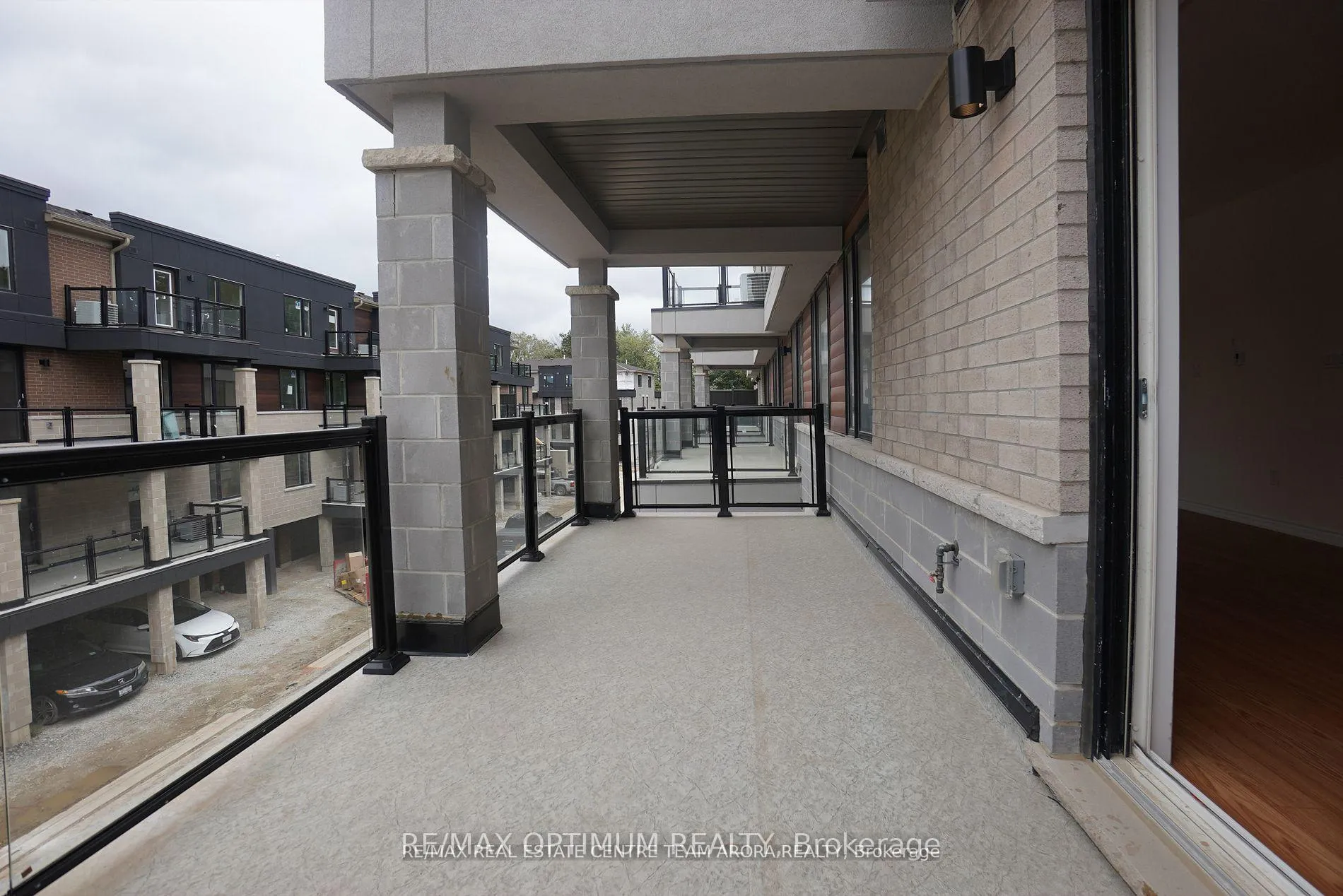 Photo 8 of Unit 11, 20 Knotsberry Circle, Brampton, Bram West — HOMEH