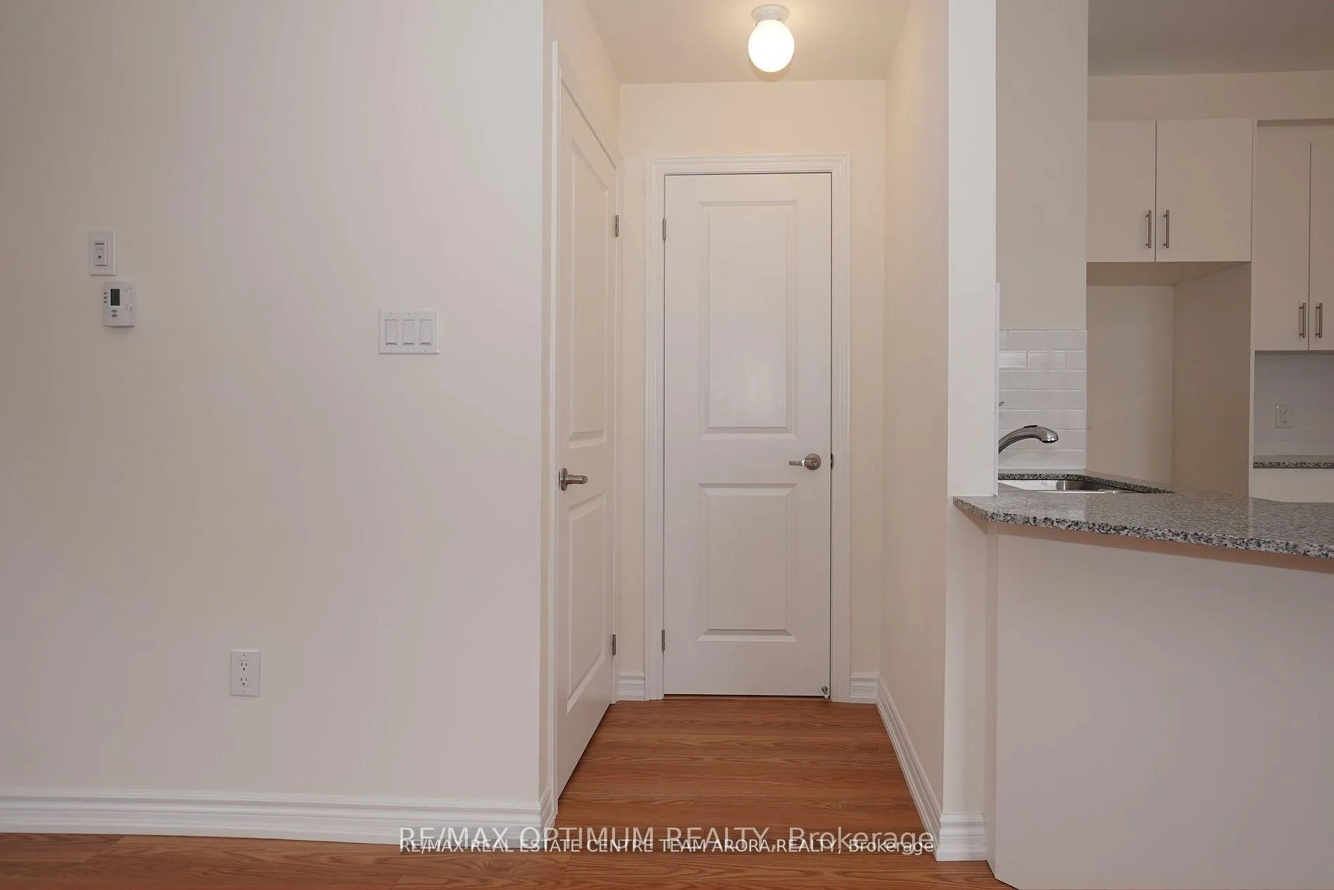 Photo 10 of Unit 11, 20 Knotsberry Circle, Brampton, Bram West — HOMEH