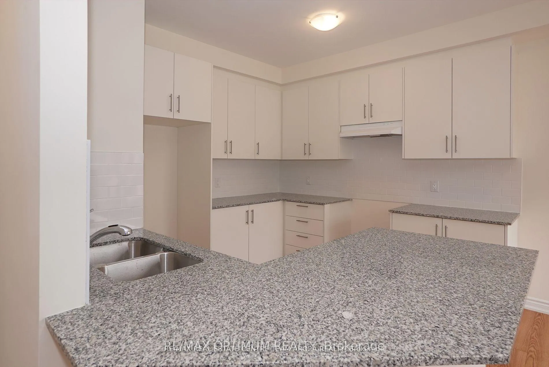 Photo 13 of Unit 11, 20 Knotsberry Circle, Brampton, Bram West — HOMEH