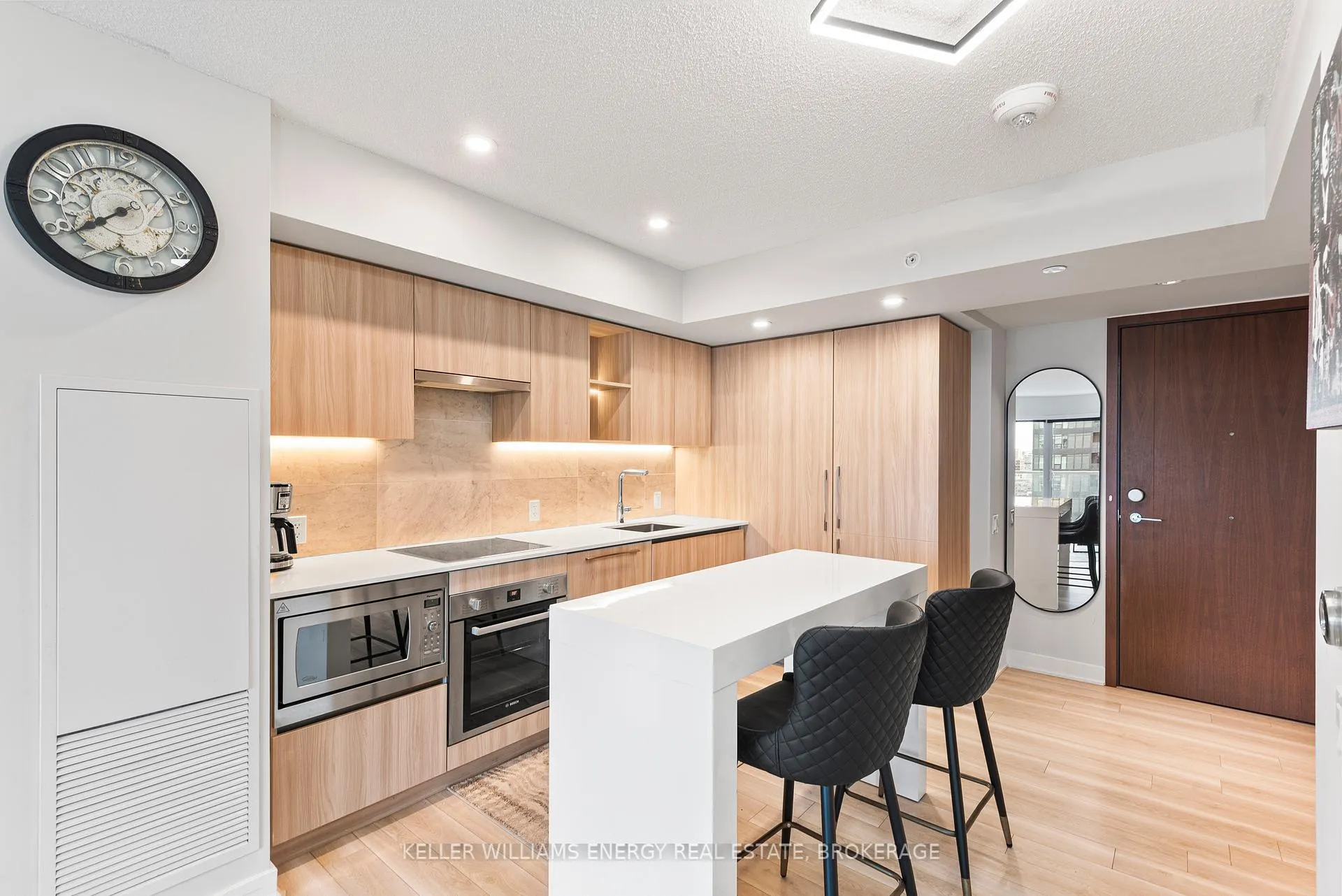 Photo 2 of Unit 2508, 17 Bathurst Street, Toronto, Waterfront Communities — HOMEH
