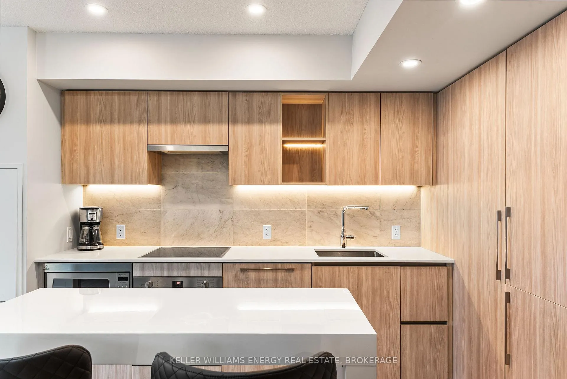 Photo 4 of Unit 2508, 17 Bathurst Street, Toronto, Waterfront Communities — HOMEH