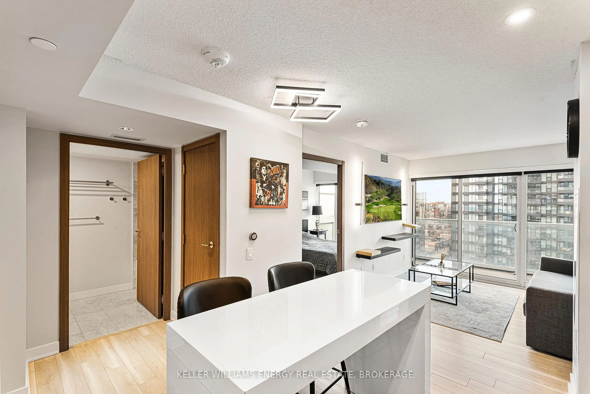 Photo 5 of Unit 2508, 17 Bathurst Street, Toronto, Waterfront Communities — HOMEH