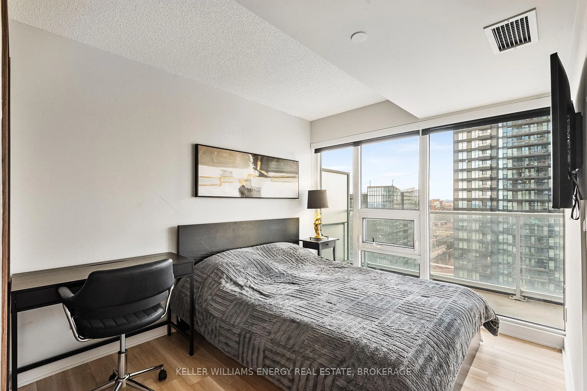Photo 8 of Unit 2508, 17 Bathurst Street, Toronto, Waterfront Communities — HOMEH