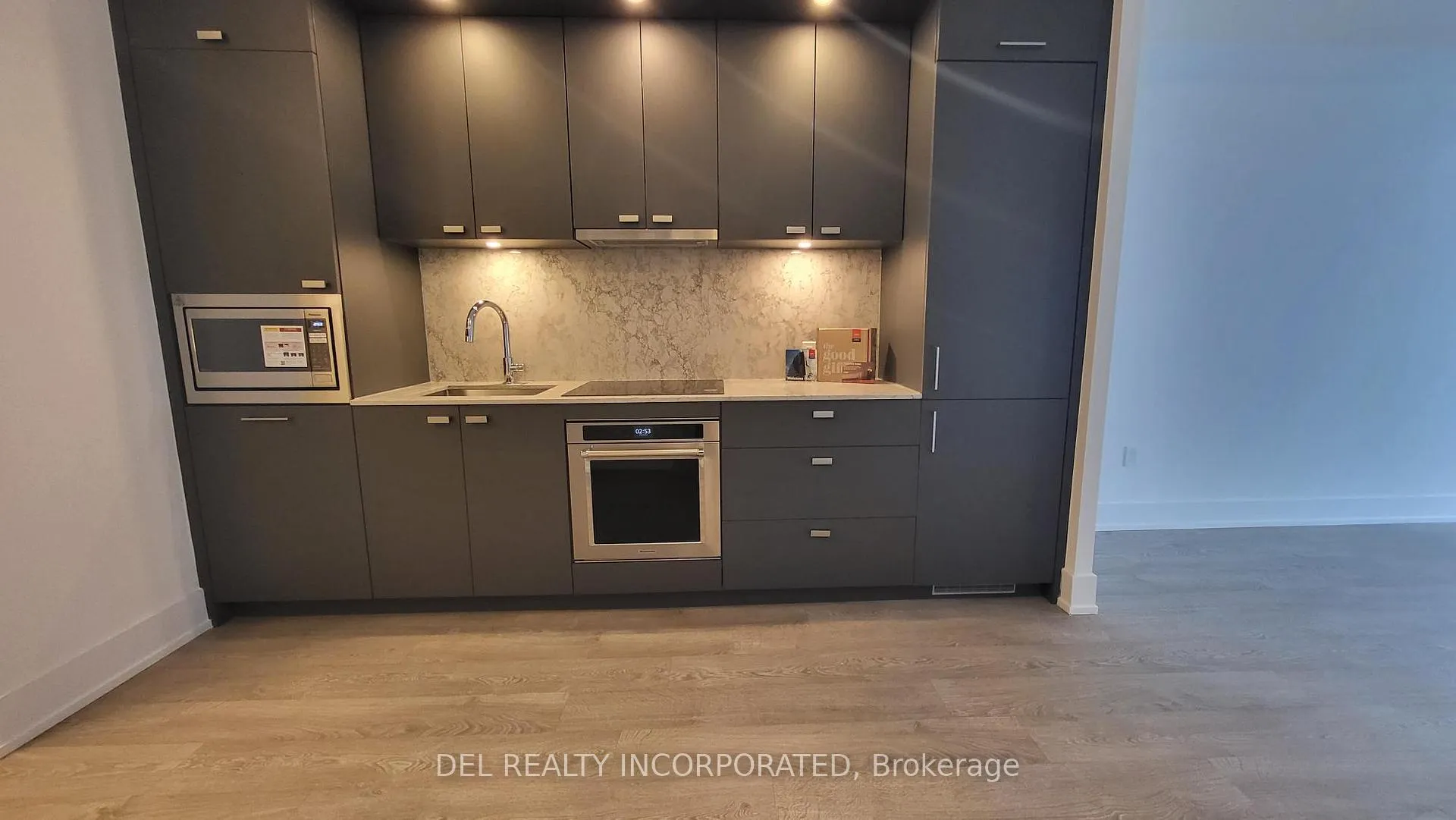 Front of Unit 906, 10 Inn on the Park Drive