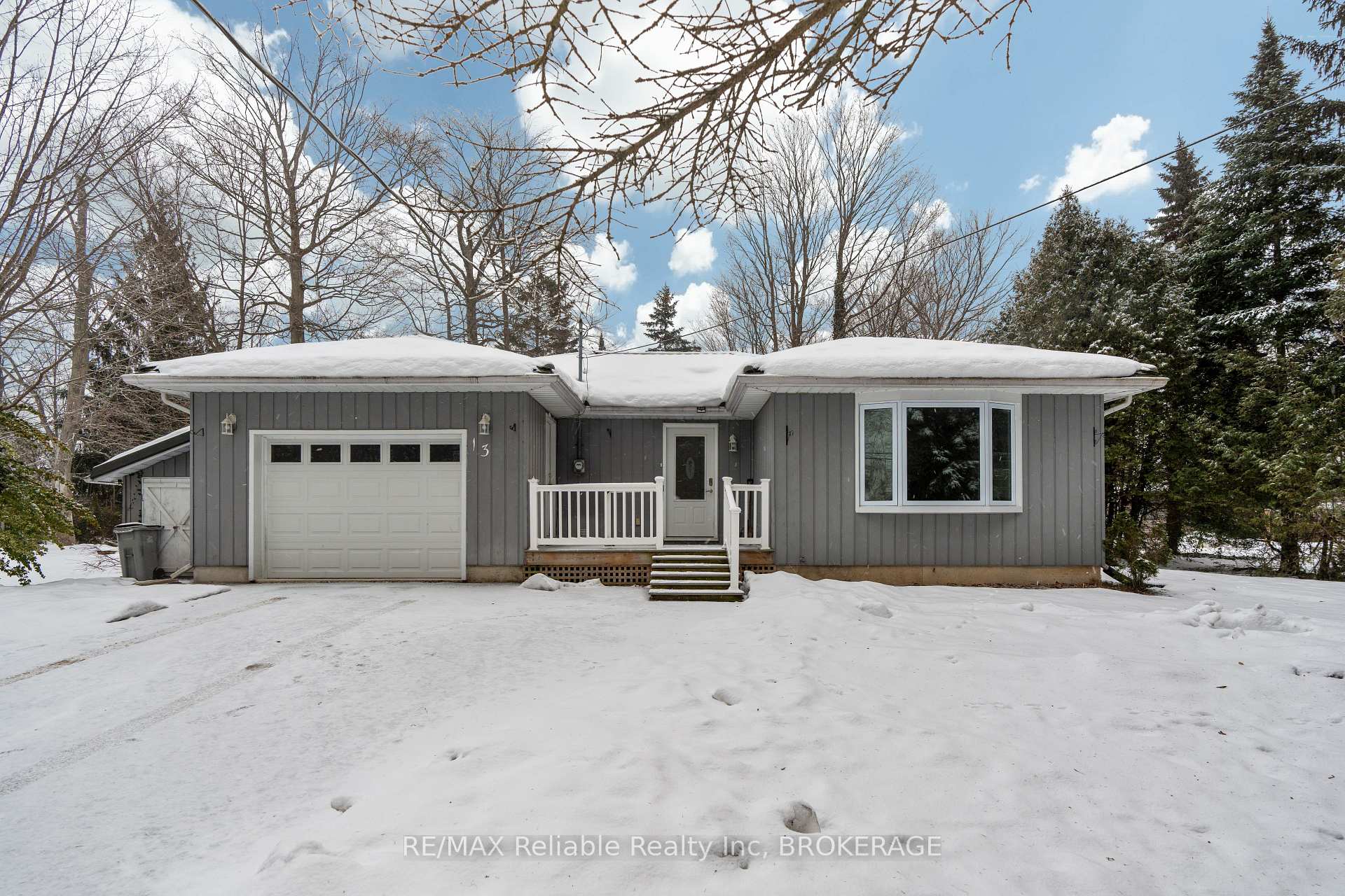 Photo 1 of 13 Park Road, Goderich, Goderich (Town) — HOMEH