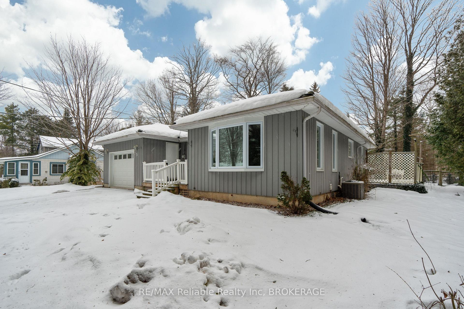 Photo 3 of 13 Park Road, Goderich, Goderich (Town) — HOMEH