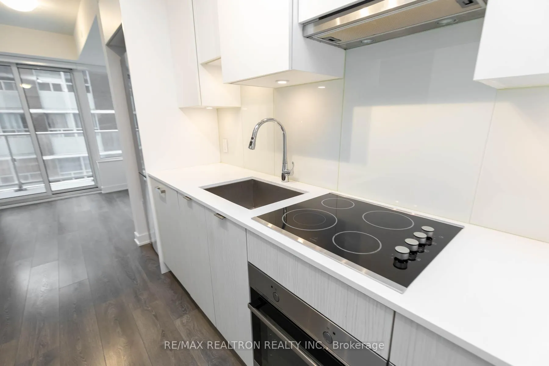 Photo 2 of Unit 406, 195 Redpath Avenue, Toronto, Mount Pleasant West — HOMEH