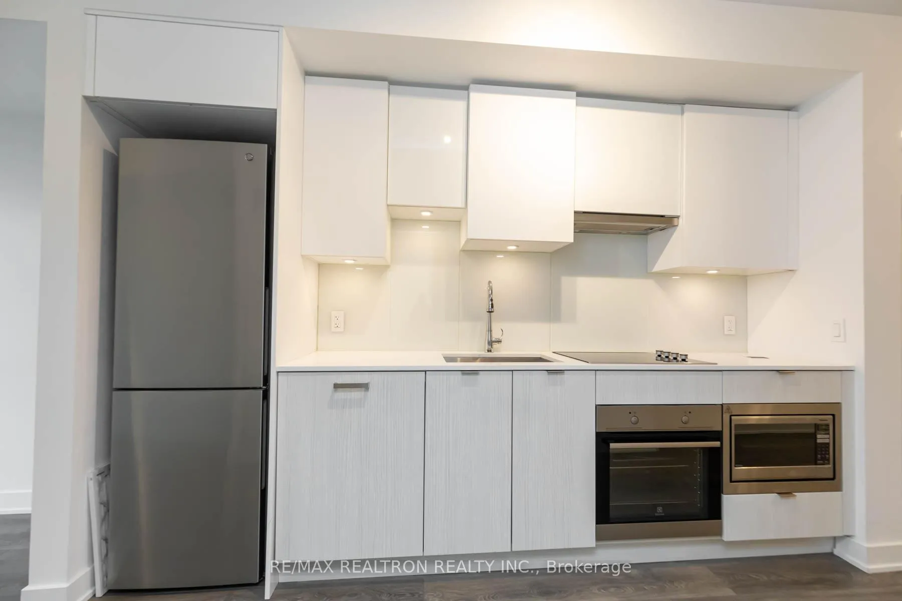 Photo 4 of Unit 406, 195 Redpath Avenue, Toronto, Mount Pleasant West — HOMEH