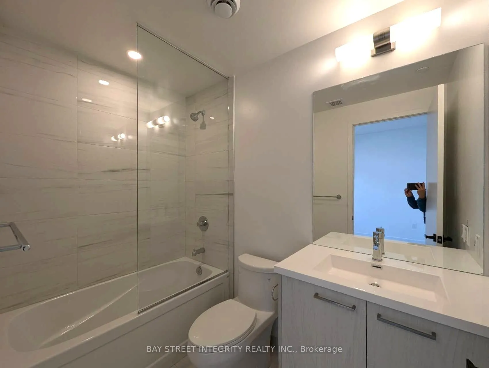 Photo 12 of Unit 2605, 28 Interchange Way, Vaughan, Vaughan Corporate Centre — HOMEH