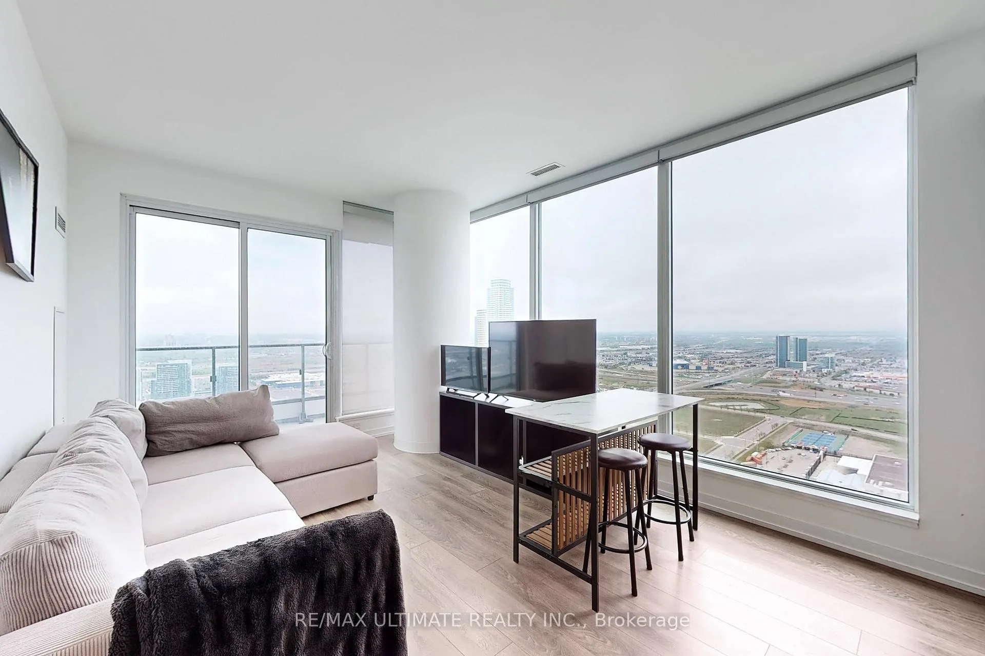 Photo 8 of Unit 4209, 5 Buttermill Avenue, Vaughan, Vaughan Corporate Centre — HOMEH