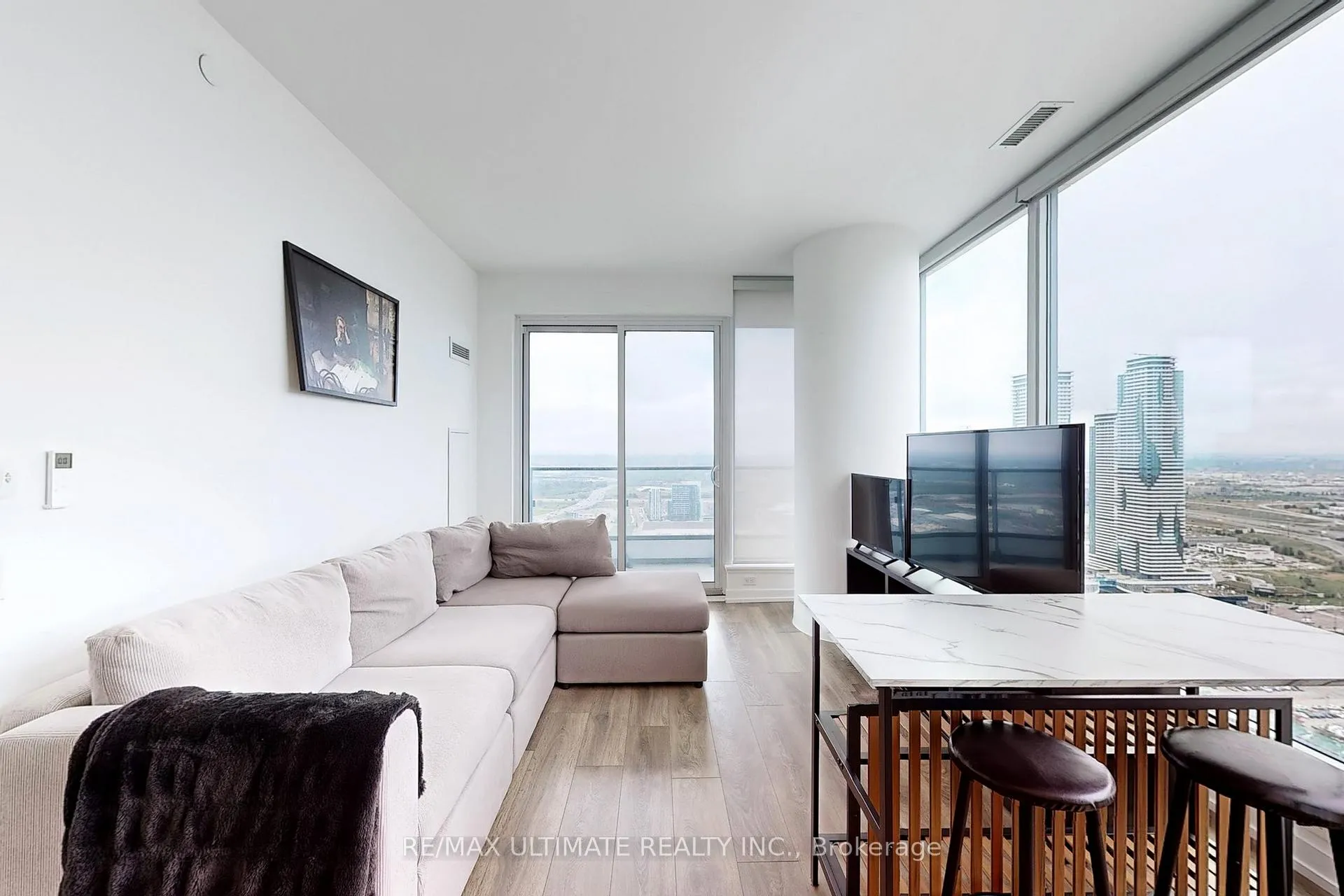 Photo 9 of Unit 4209, 5 Buttermill Avenue, Vaughan, Vaughan Corporate Centre — HOMEH