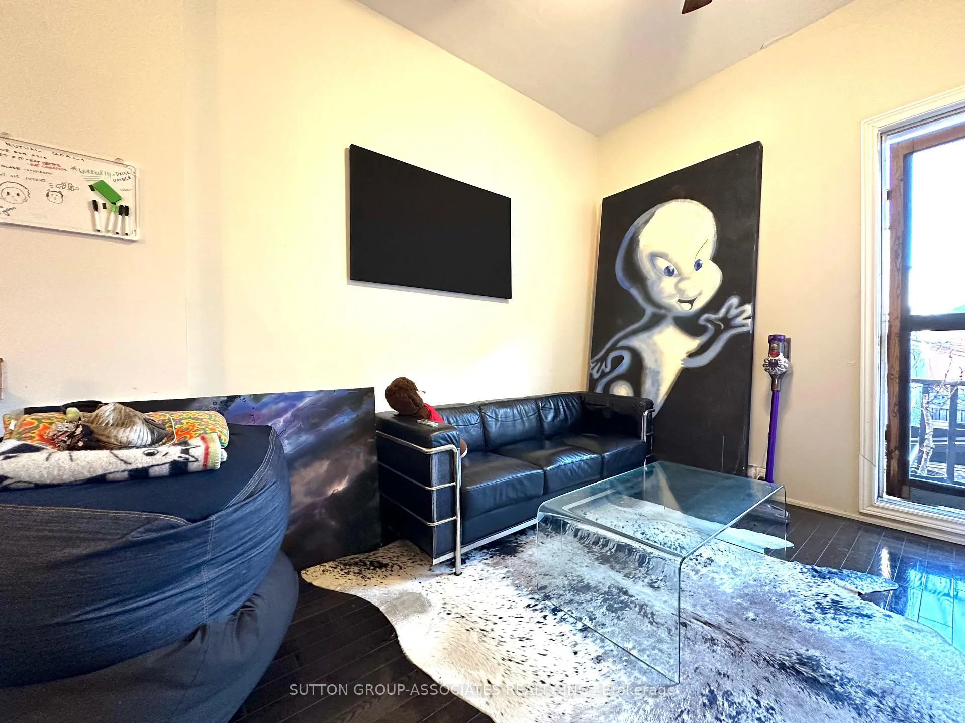 Photo 11 of Unit upper, 589 College St, Toronto, Trinity-Bellwoods — HOMEH