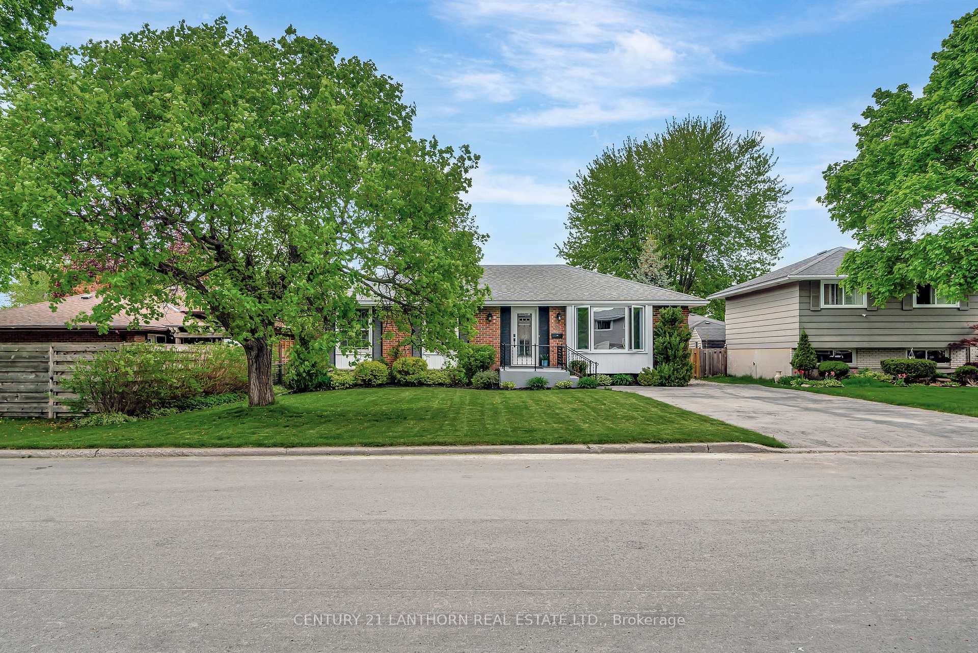 Photo 1 of 21 Glenarden Crescent, Belleville, Belleville Ward — HOMEH