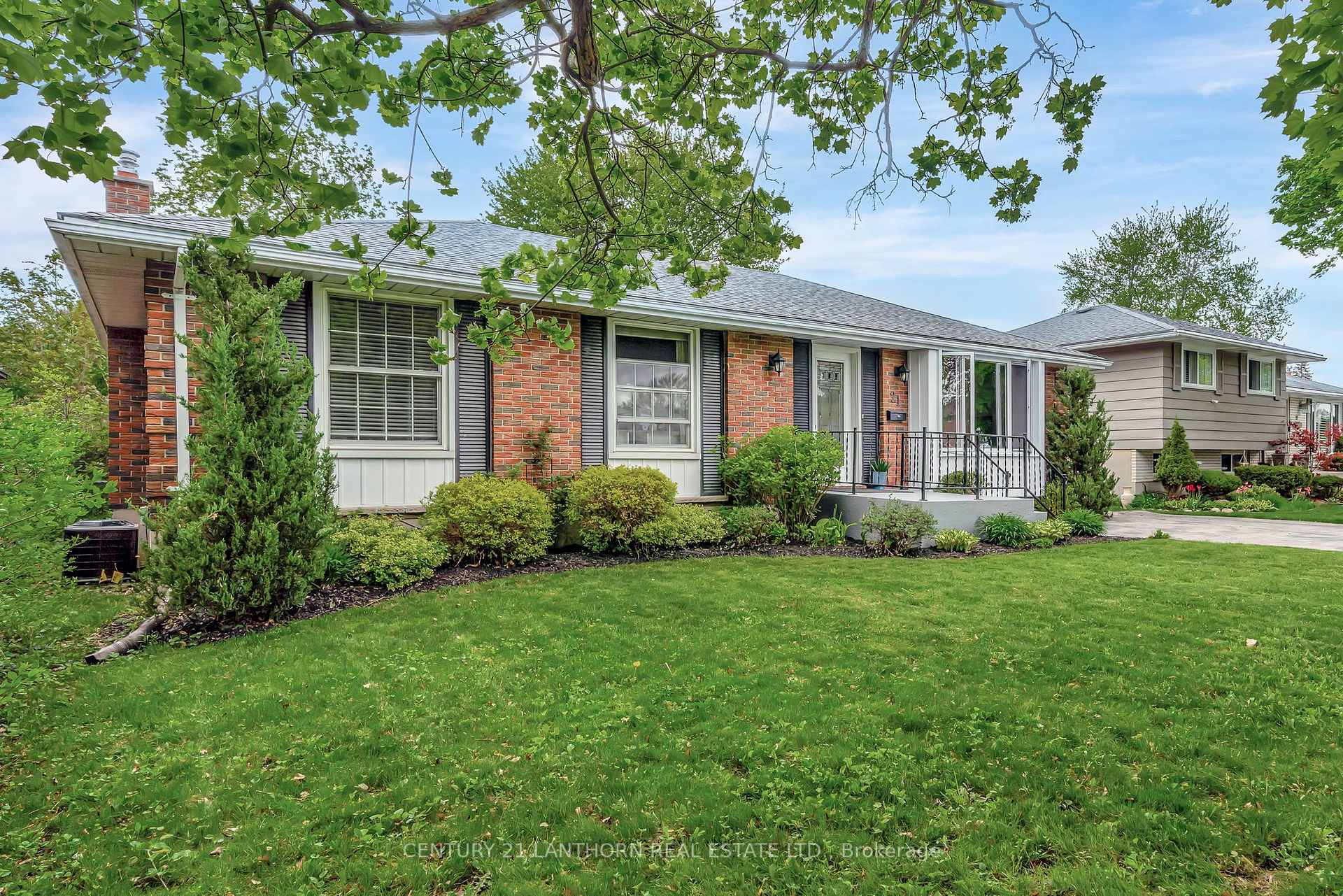 Photo 3 of 21 Glenarden Crescent, Belleville, Belleville Ward — HOMEH