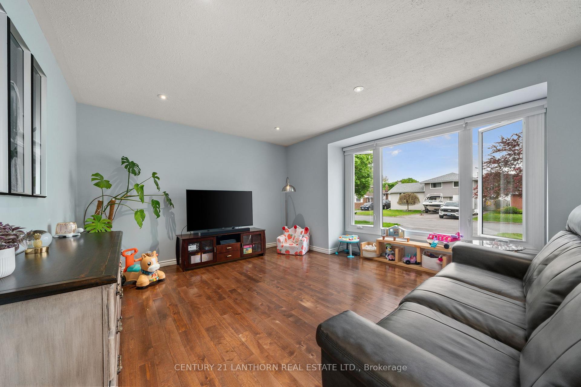 Photo 9 of 21 Glenarden Crescent, Belleville, Belleville Ward — HOMEH