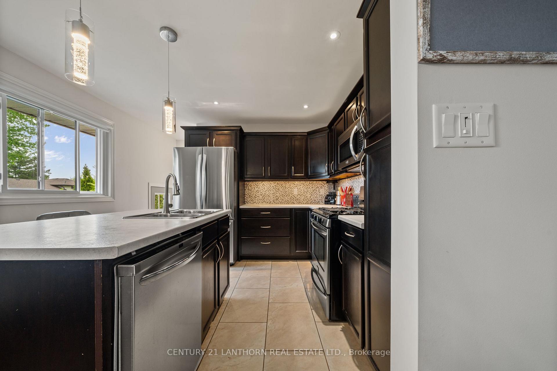Photo 17 of 21 Glenarden Crescent, Belleville, Belleville Ward — HOMEH
