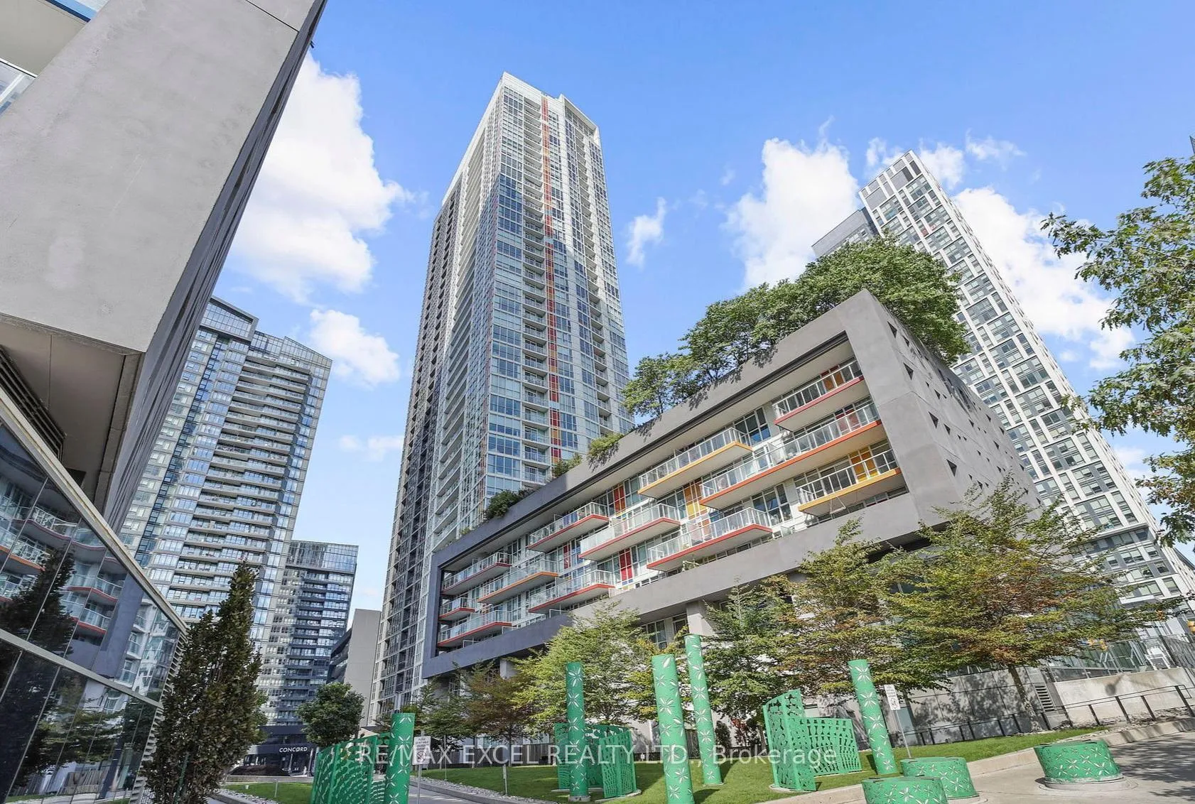Photo 2 of Unit 3812, 85 Queens Wharf Road, Toronto, Waterfront Communities — HOMEH