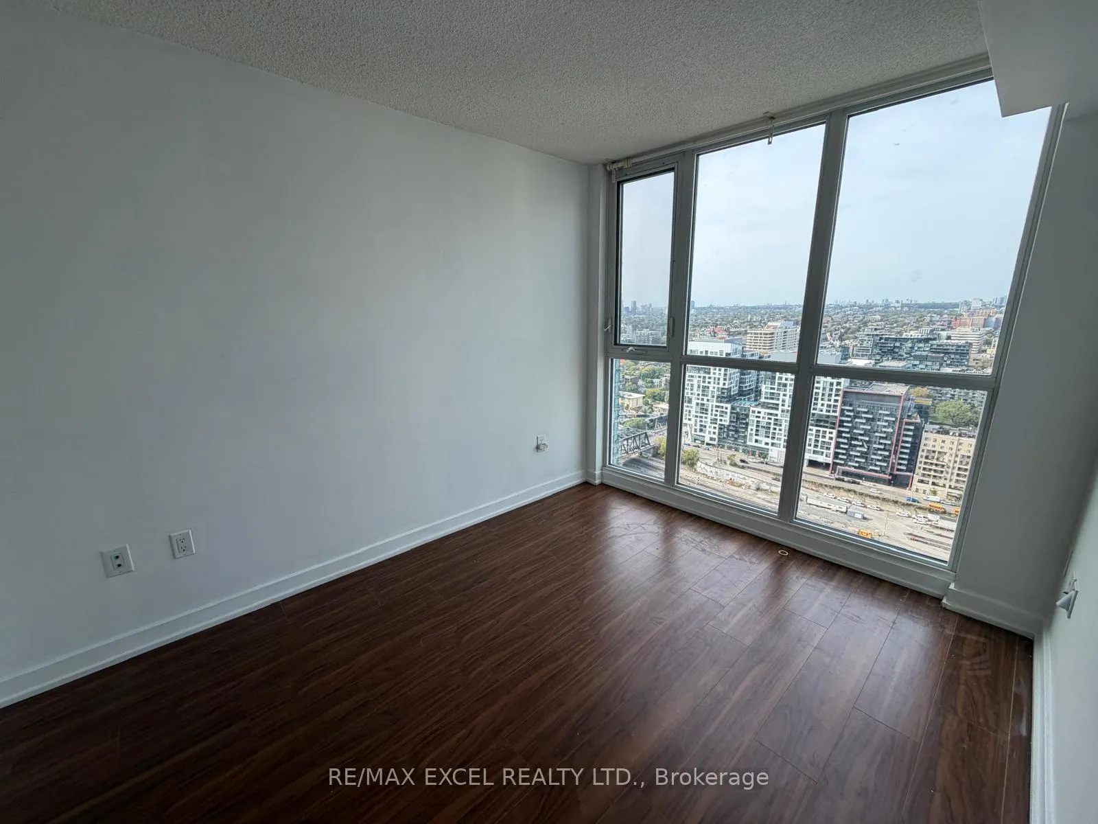 Photo 13 of Unit 3812, 85 Queens Wharf Road, Toronto, Waterfront Communities — HOMEH