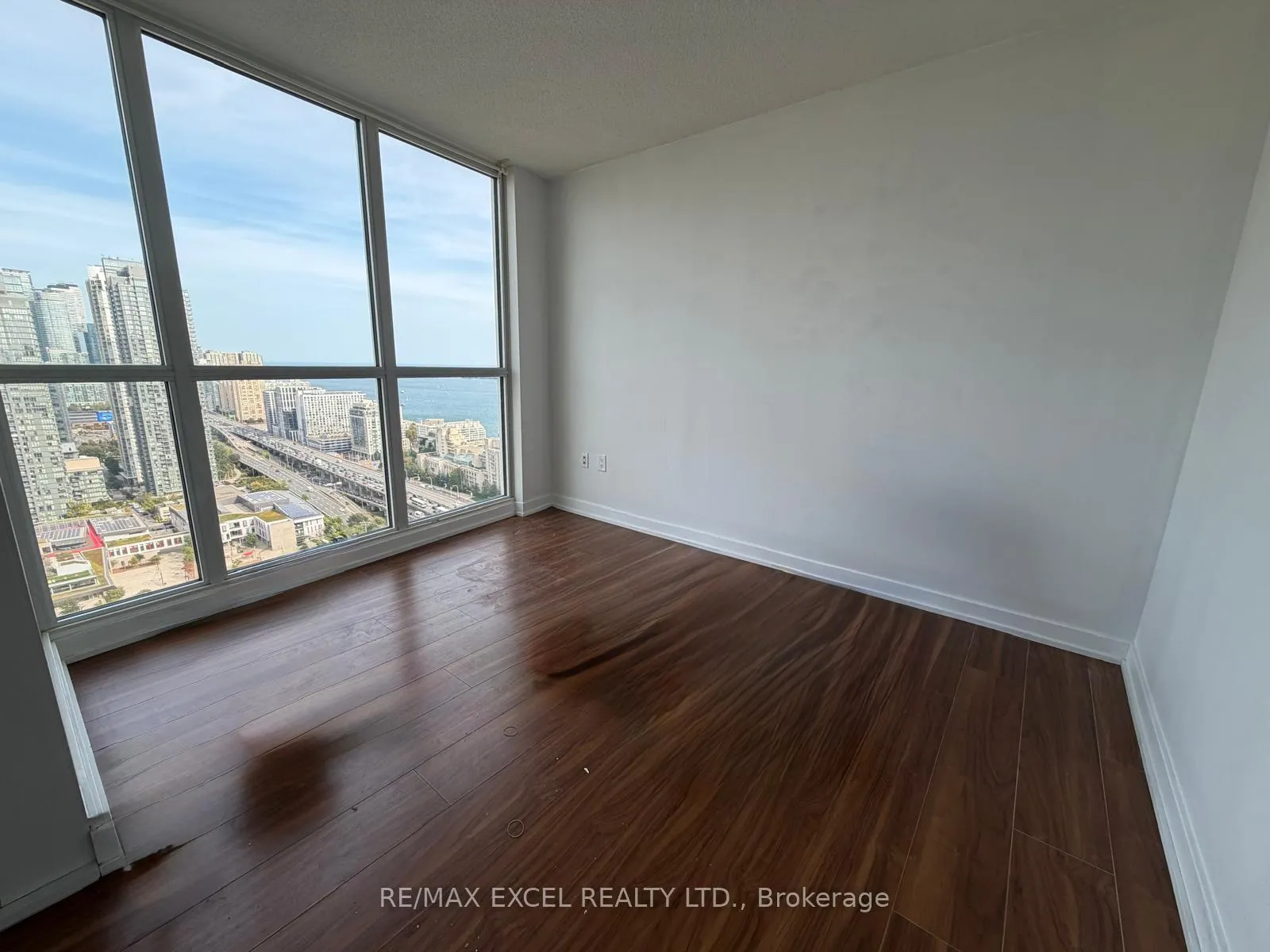 Photo 14 of Unit 3812, 85 Queens Wharf Road, Toronto, Waterfront Communities — HOMEH