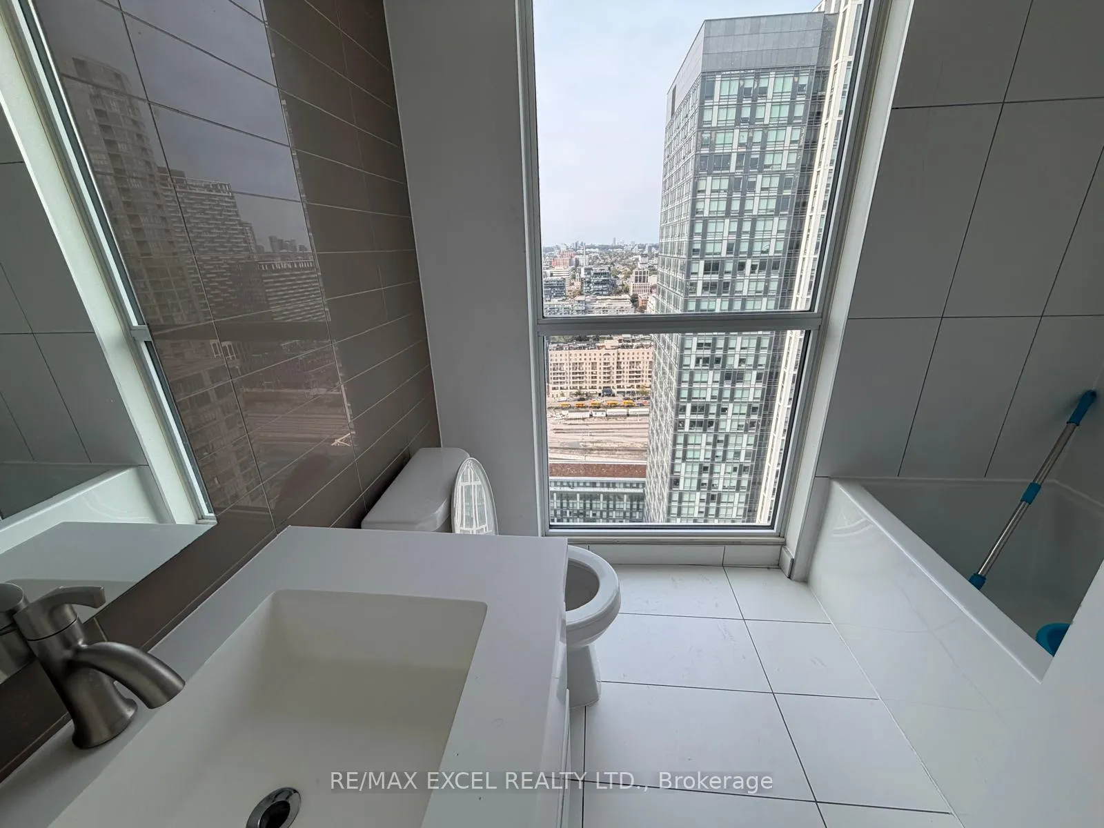 Photo 16 of Unit 3812, 85 Queens Wharf Road, Toronto, Waterfront Communities — HOMEH