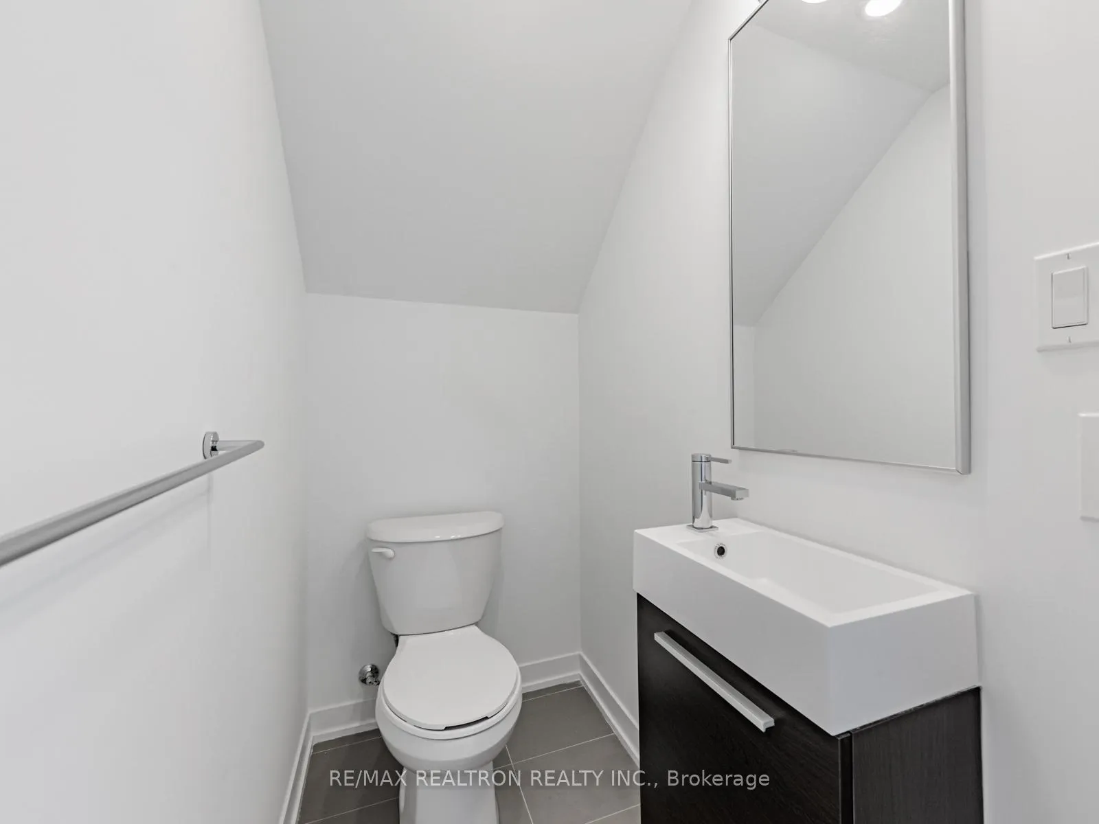 Photo 10 of 4 Turtle Island Road, Toronto, Englemount-Lawrence — HOMEH