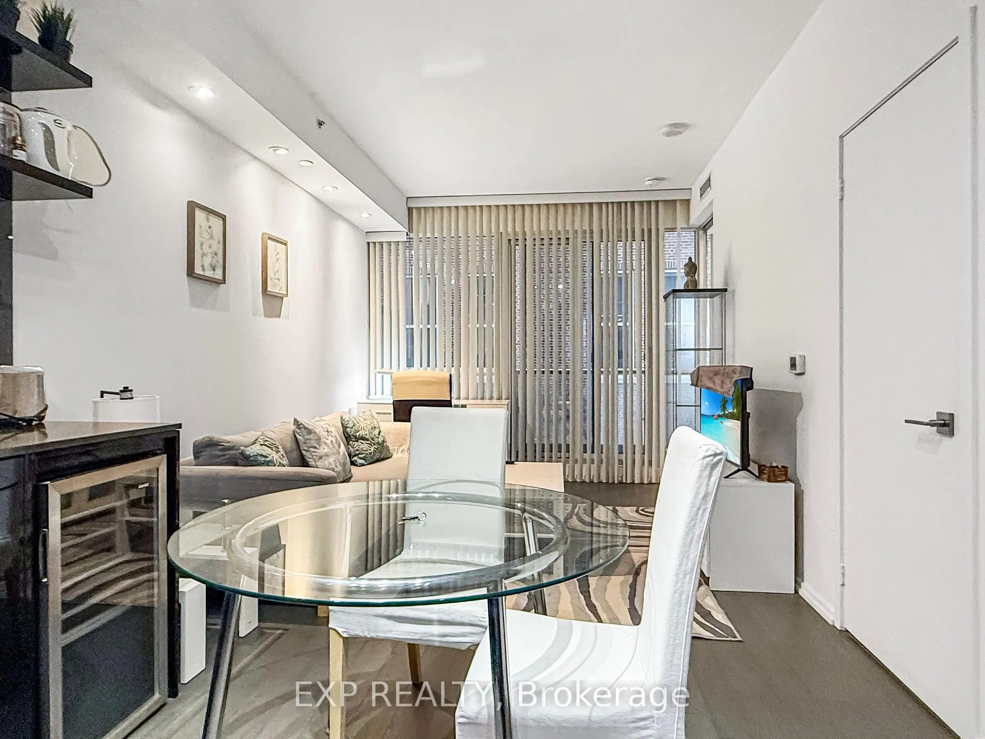 Photo 3 of Unit 1410, 70 Temperance Street, Toronto, Bay Street Corridor — HOMEH