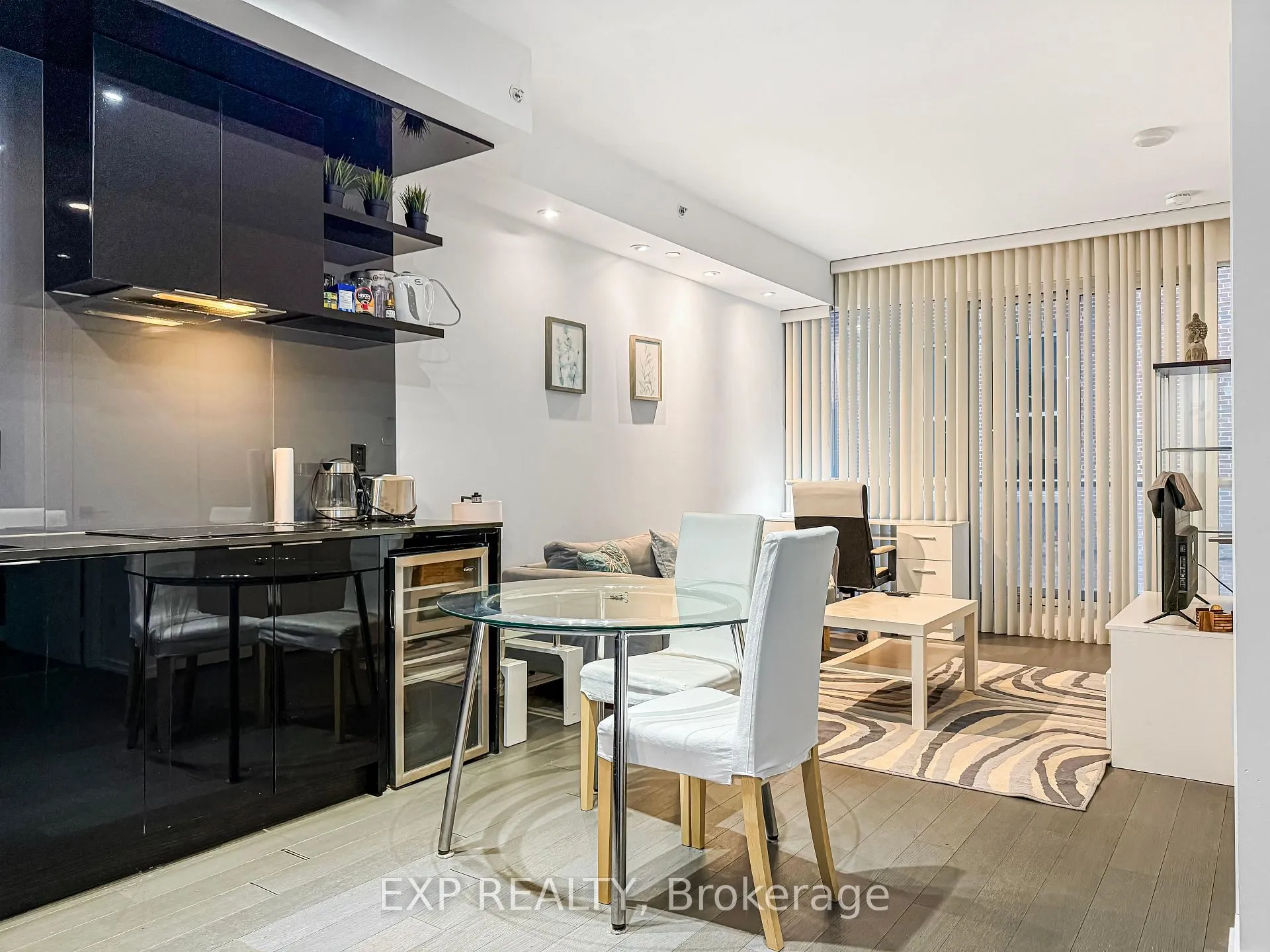 Photo 4 of Unit 1410, 70 Temperance Street, Toronto, Bay Street Corridor — HOMEH
