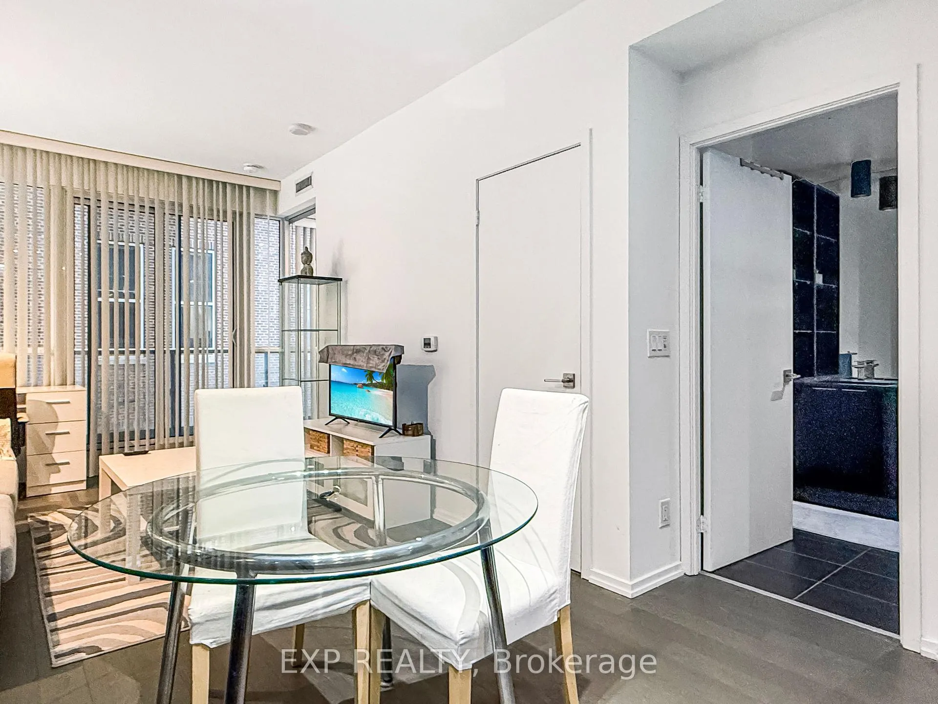 Photo 5 of Unit 1410, 70 Temperance Street, Toronto, Bay Street Corridor — HOMEH