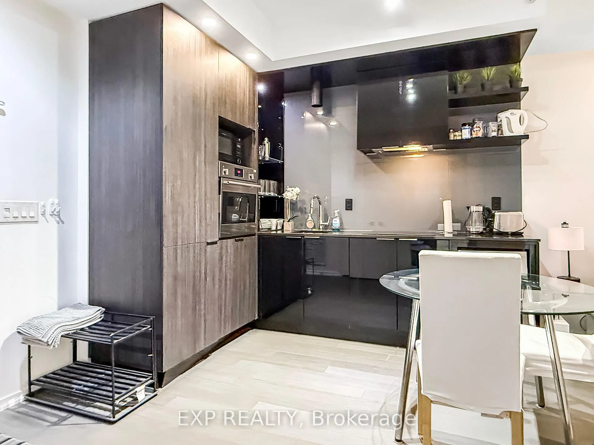 Photo 6 of Unit 1410, 70 Temperance Street, Toronto, Bay Street Corridor — HOMEH