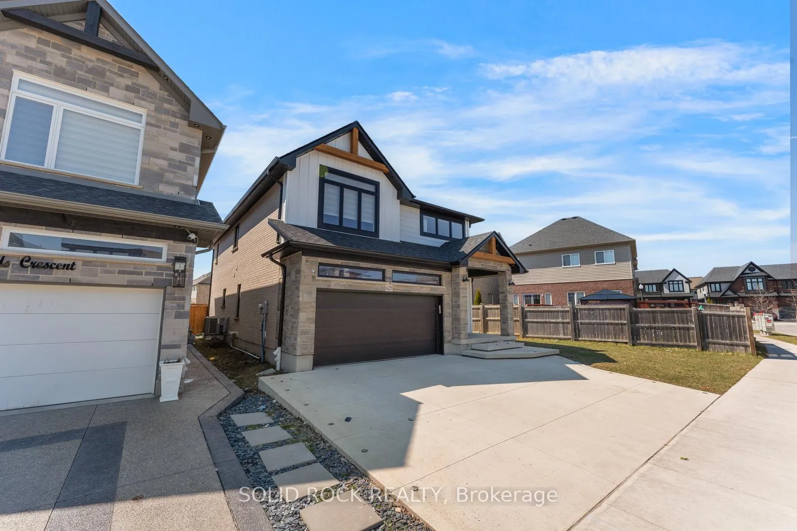 Photo 2 of 629 Doonwoods Crescent, Kitchener — HOMEH