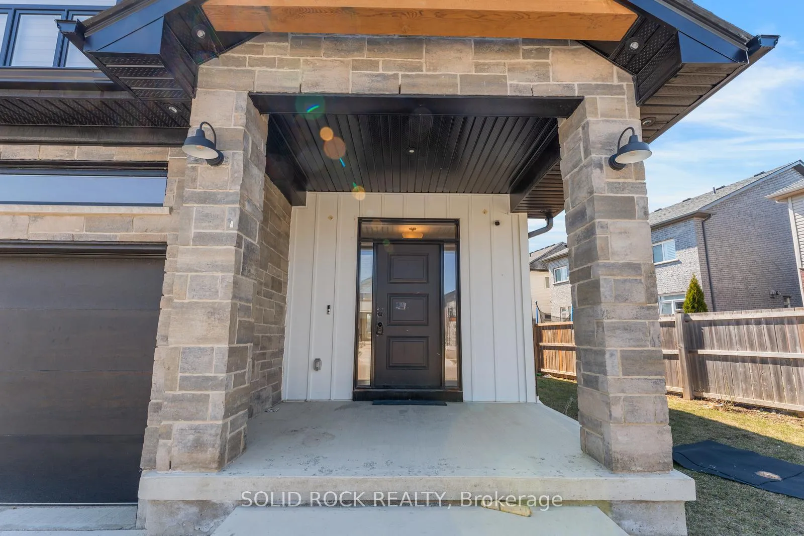 Photo 3 of 629 Doonwoods Crescent, Kitchener — HOMEH