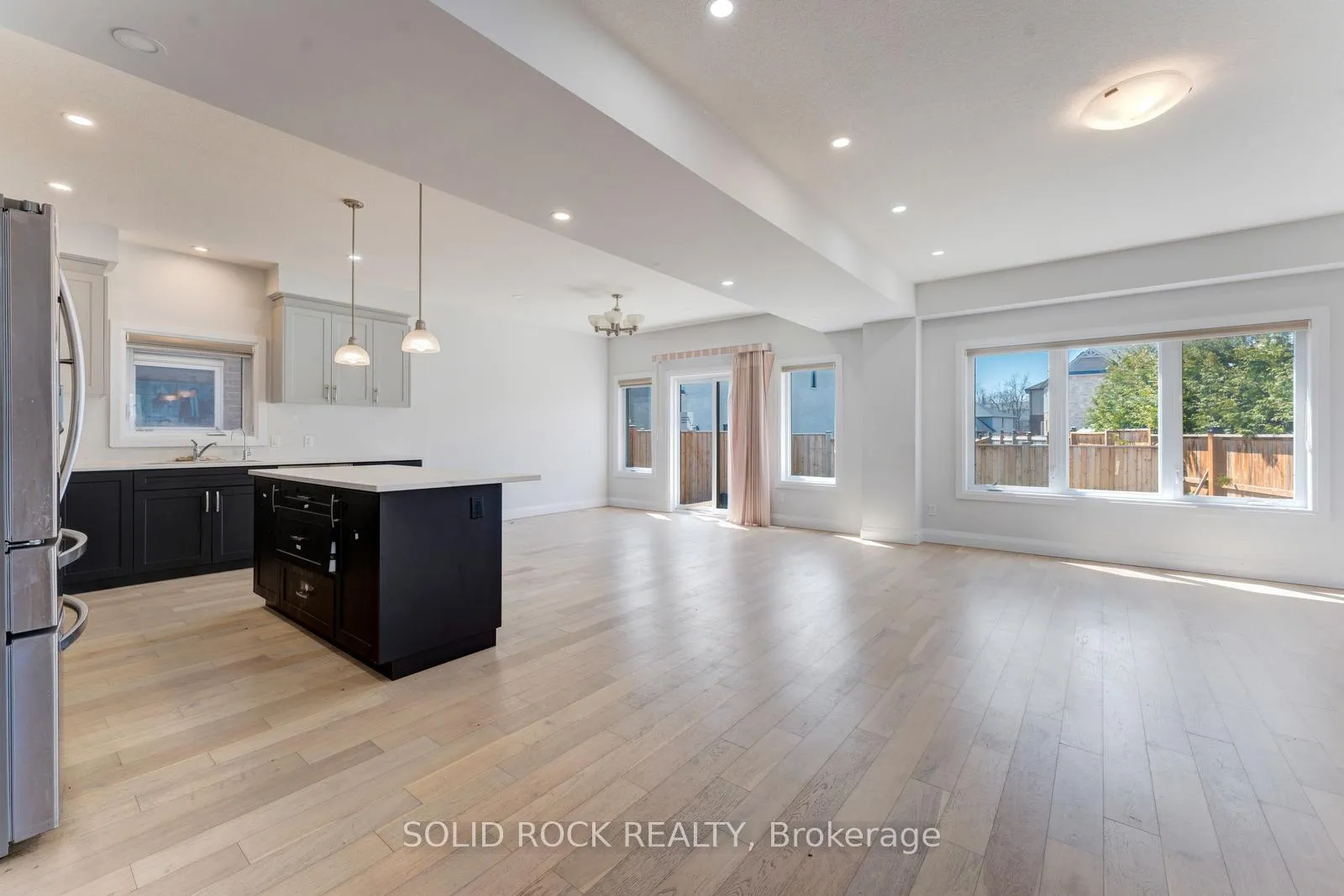 Photo 9 of 629 Doonwoods Crescent, Kitchener — HOMEH