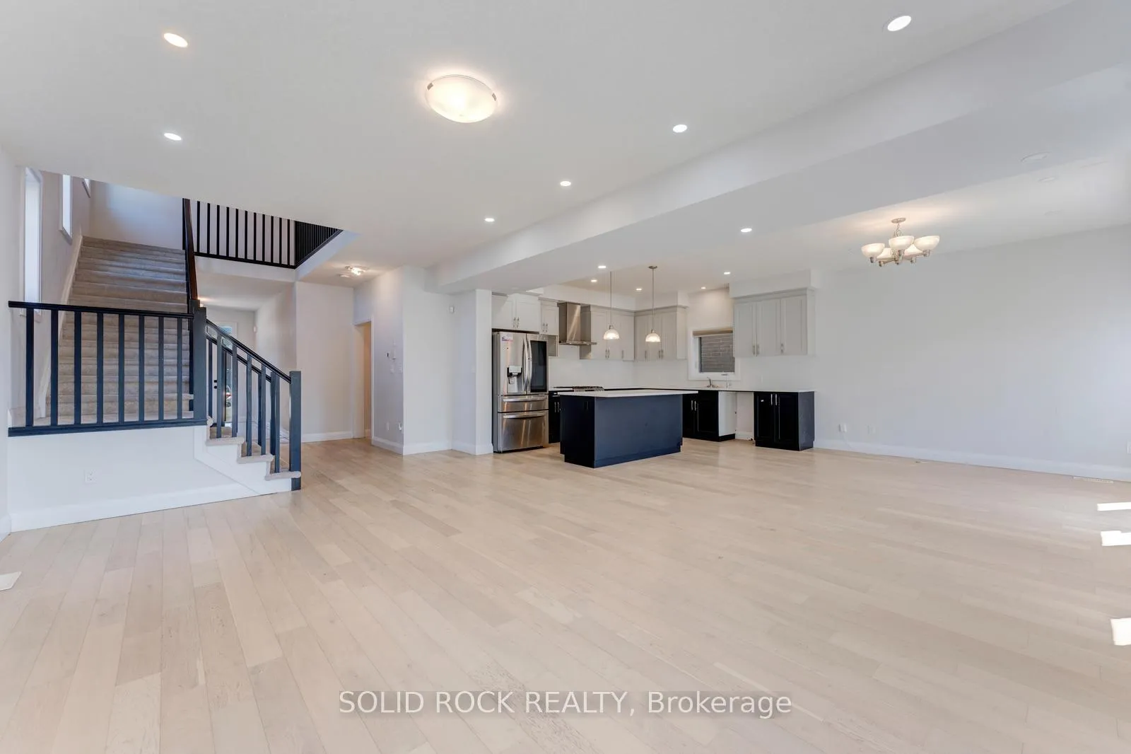 Photo 12 of 629 Doonwoods Crescent, Kitchener — HOMEH