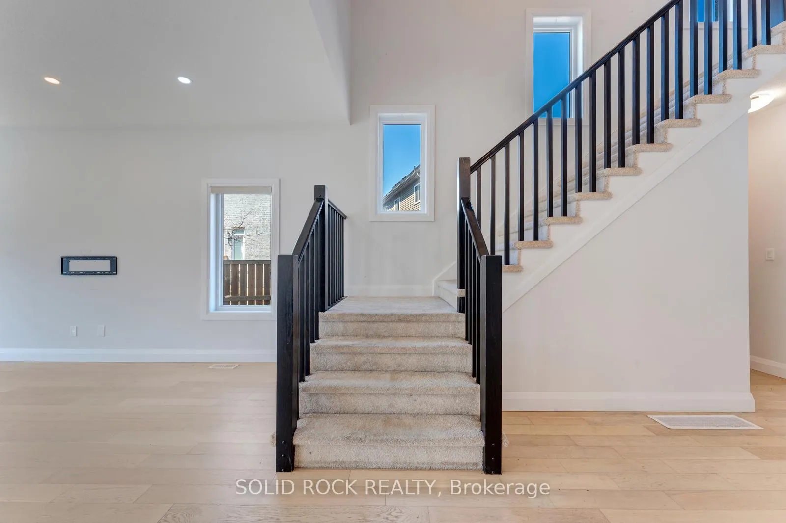 Photo 14 of 629 Doonwoods Crescent, Kitchener — HOMEH