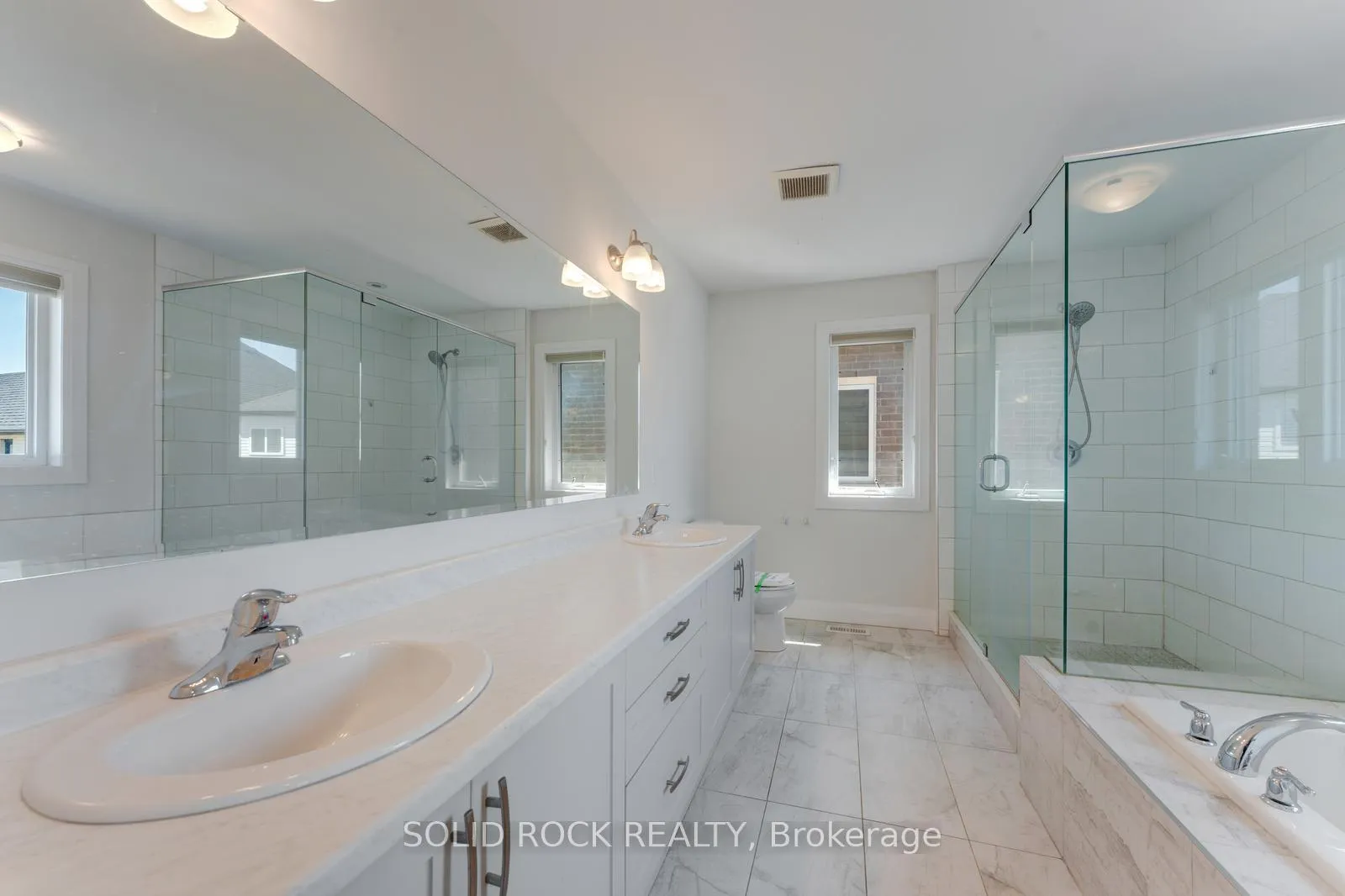 Photo 21 of 629 Doonwoods Crescent, Kitchener — HOMEH