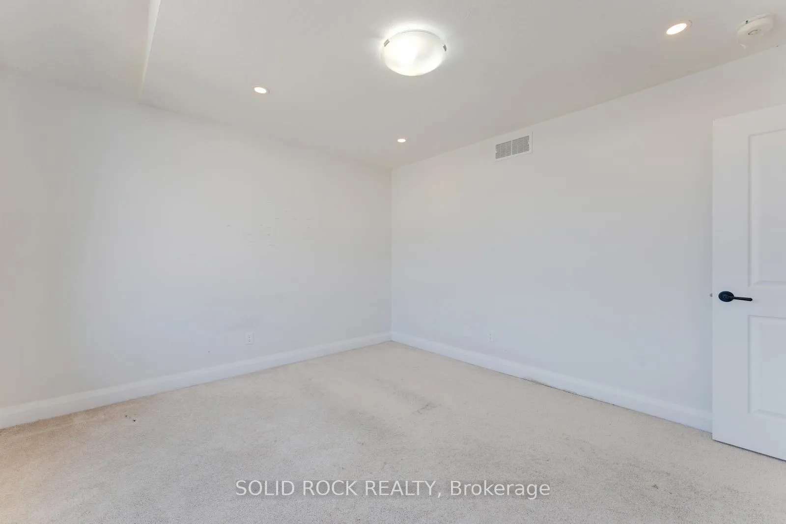 Photo 33 of 629 Doonwoods Crescent, Kitchener — HOMEH