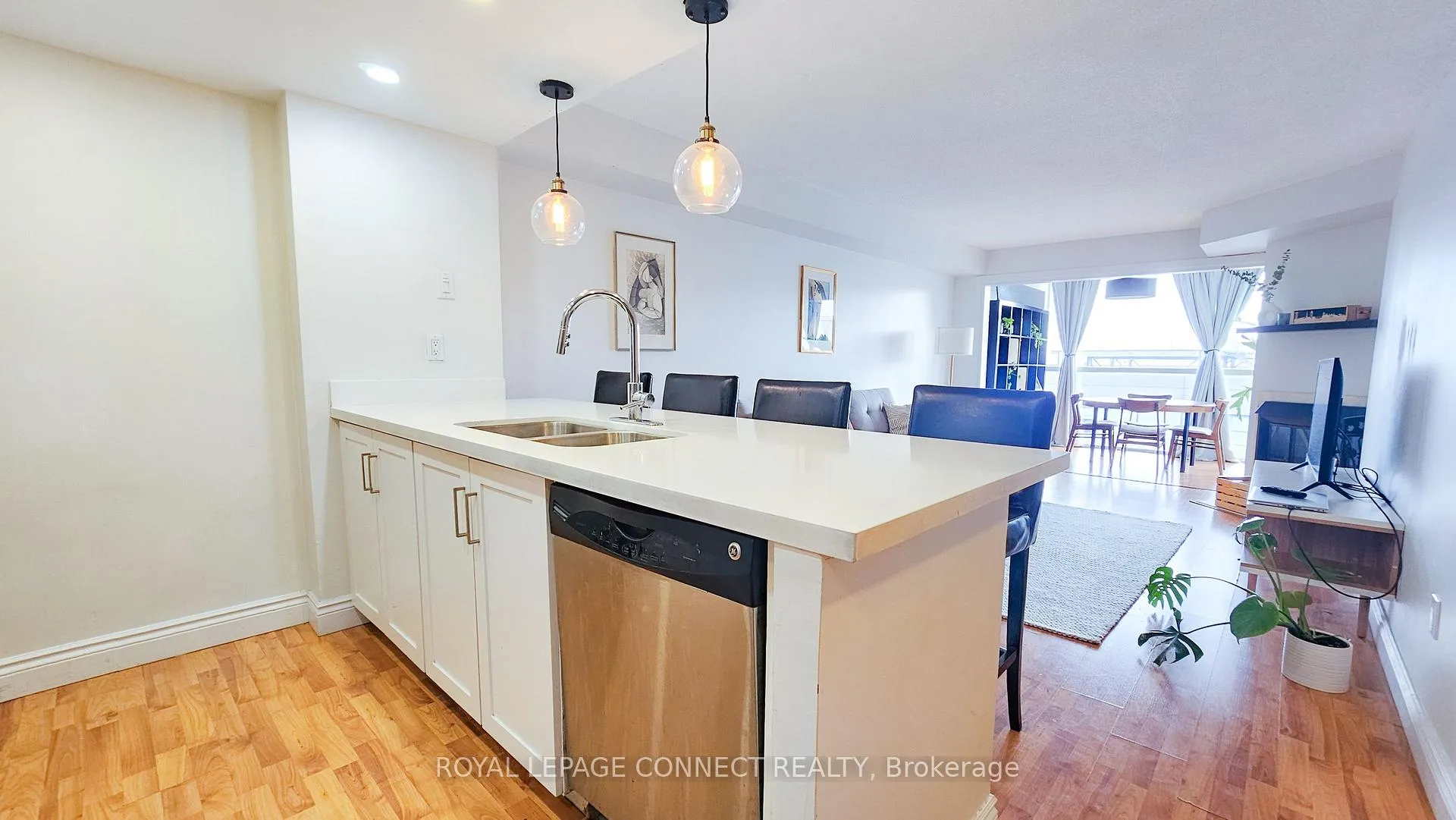 Photo 2 of Unit 1712, 705 King Street W, Toronto, Niagara — HOMEH
