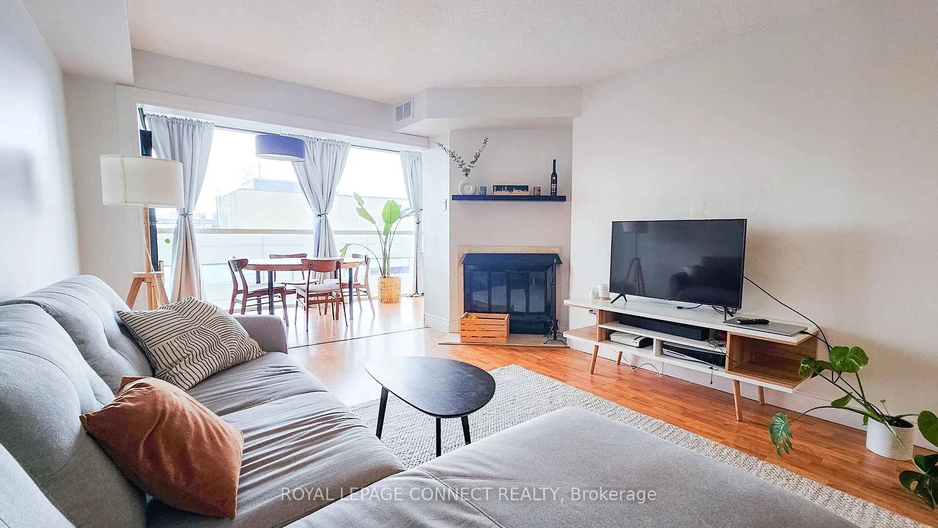 Photo 7 of Unit 1712, 705 King Street W, Toronto, Niagara — HOMEH