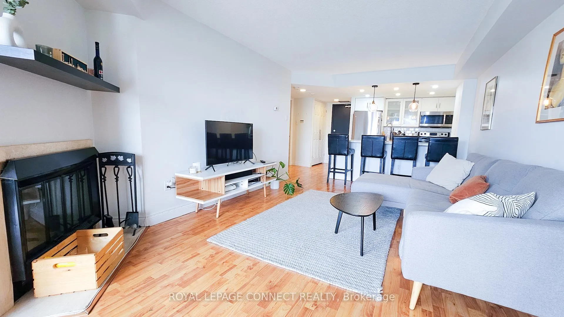 Photo 11 of Unit 1712, 705 King Street W, Toronto, Niagara — HOMEH